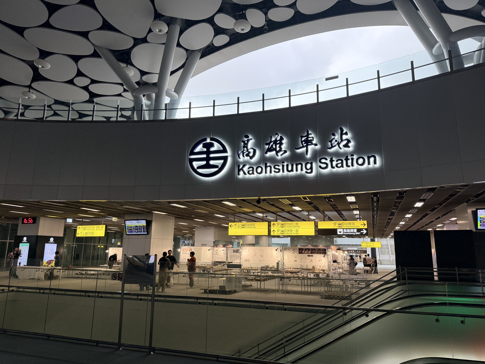 建築系115級畢業設計展進駐臺鐵高雄車站，學生作品走入城市公共空間015