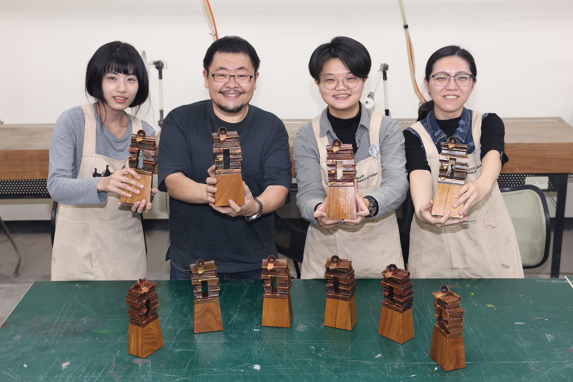 創校公共藝術品「書香」變身獎座01圖片