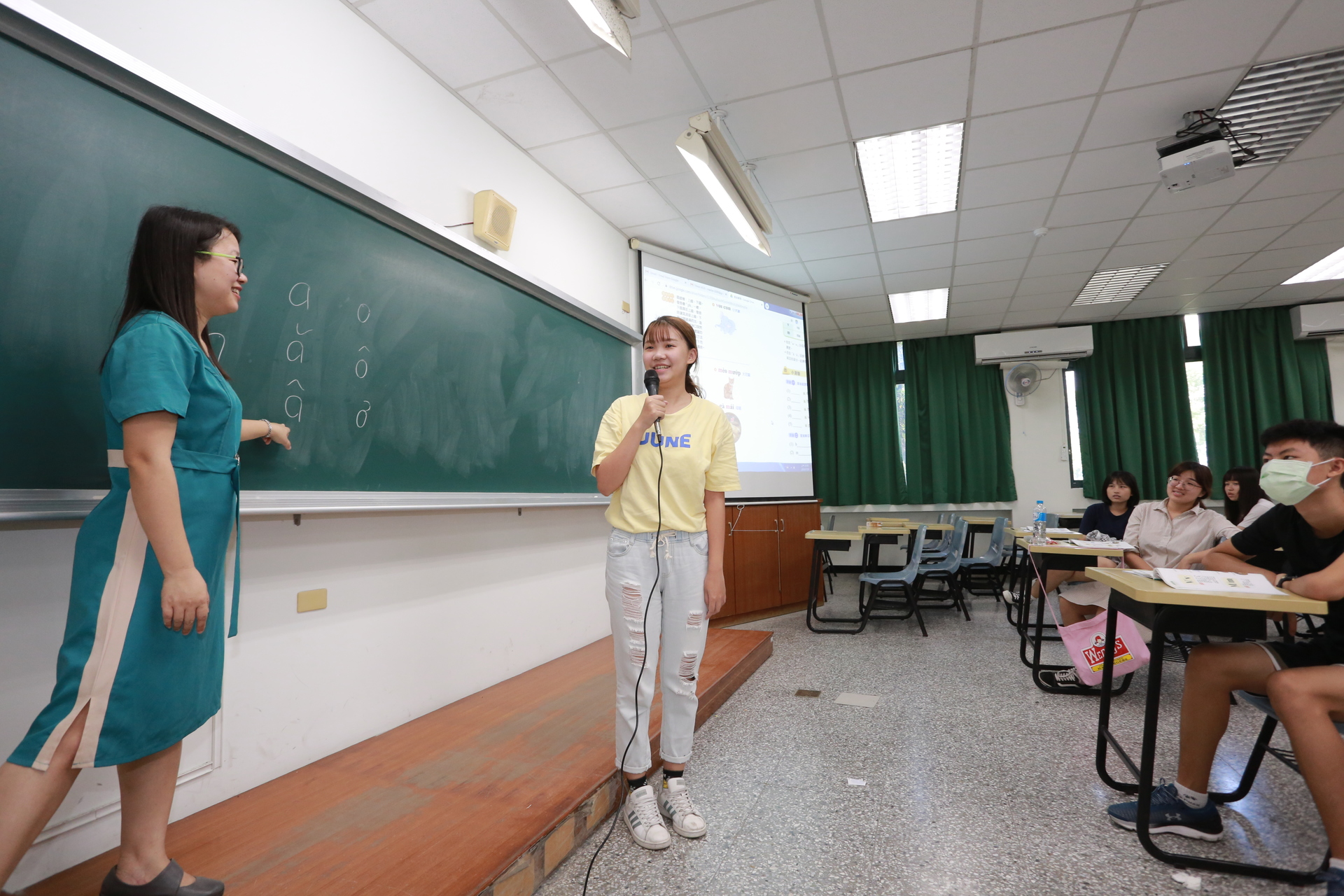 國立高雄大學舉辦「（越南）新住民子女高中生交流營隊」，吸引嘉高屏地區近30名高中生報名。