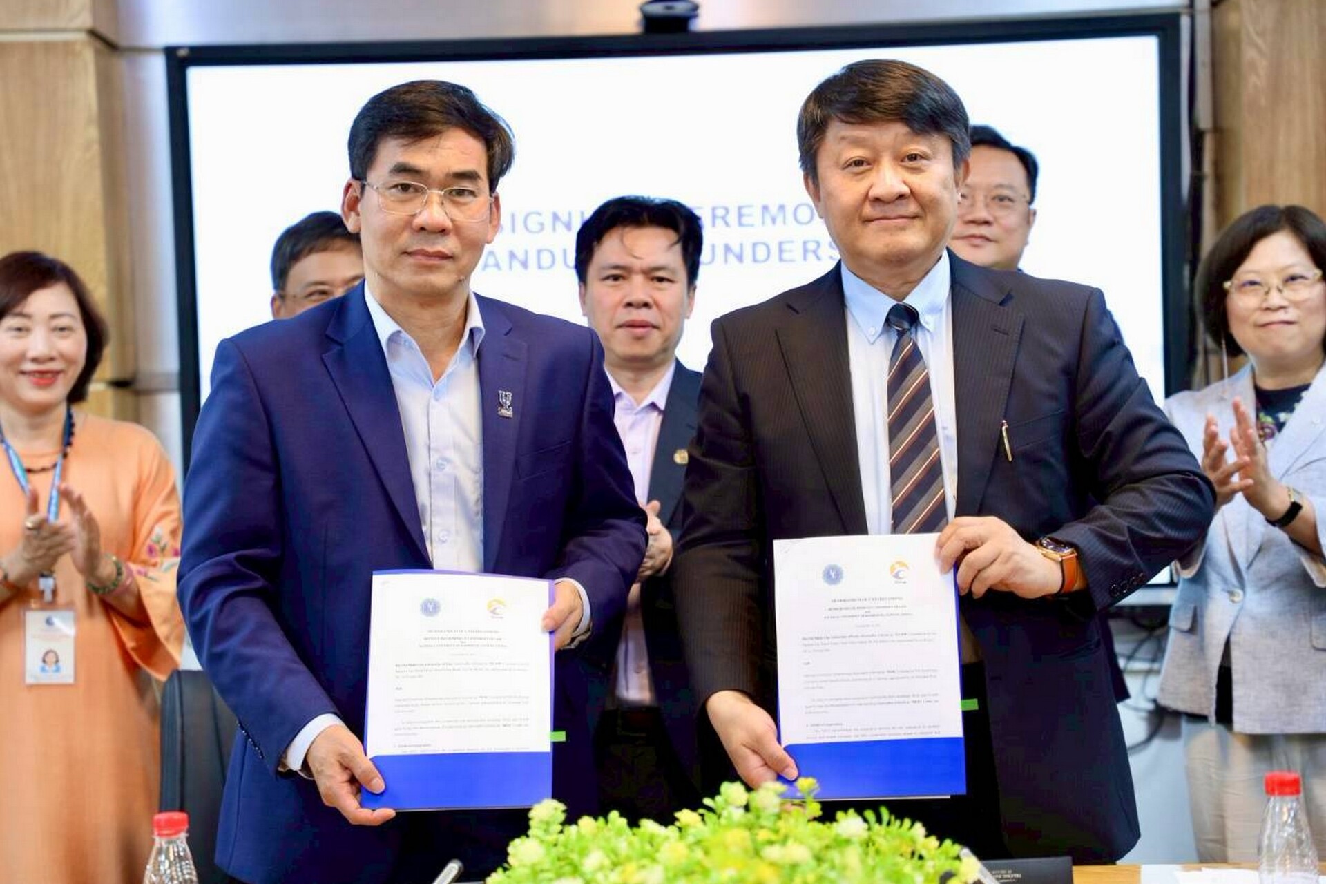 胡志明市法律大學校長黎長山博士_MOU圖片