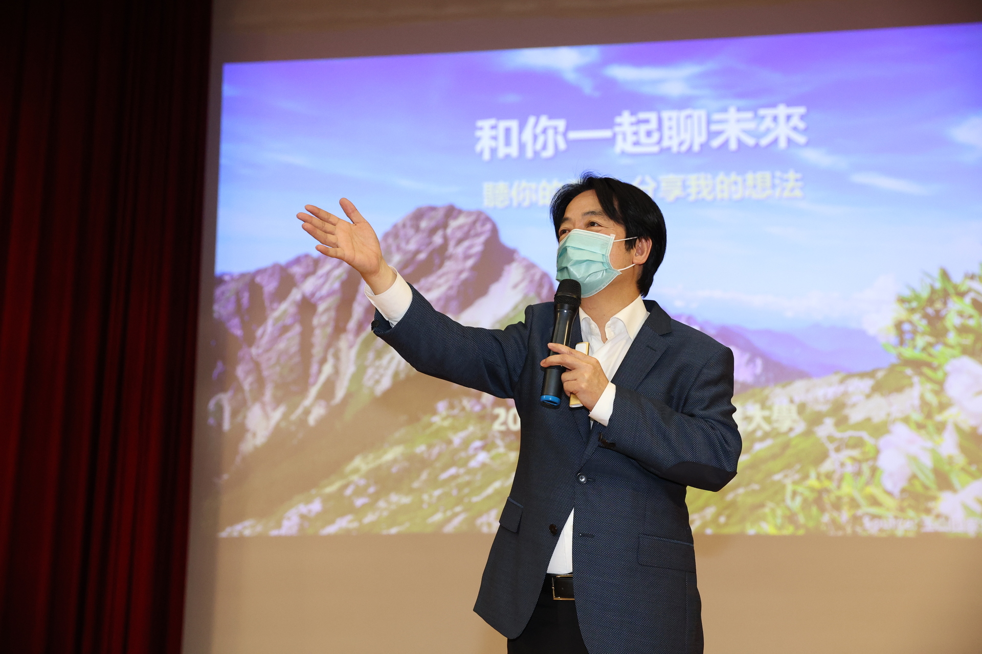 副總統賴清德今（26）日出席國立高雄大學「卓越講座」，以「和你一起聊未來：聽你的意見，分享我的想法」為題演講並與師生互動。
