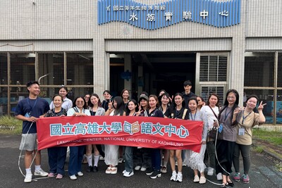 高雄大學國際華語學員搭雙語交通探索臺灣