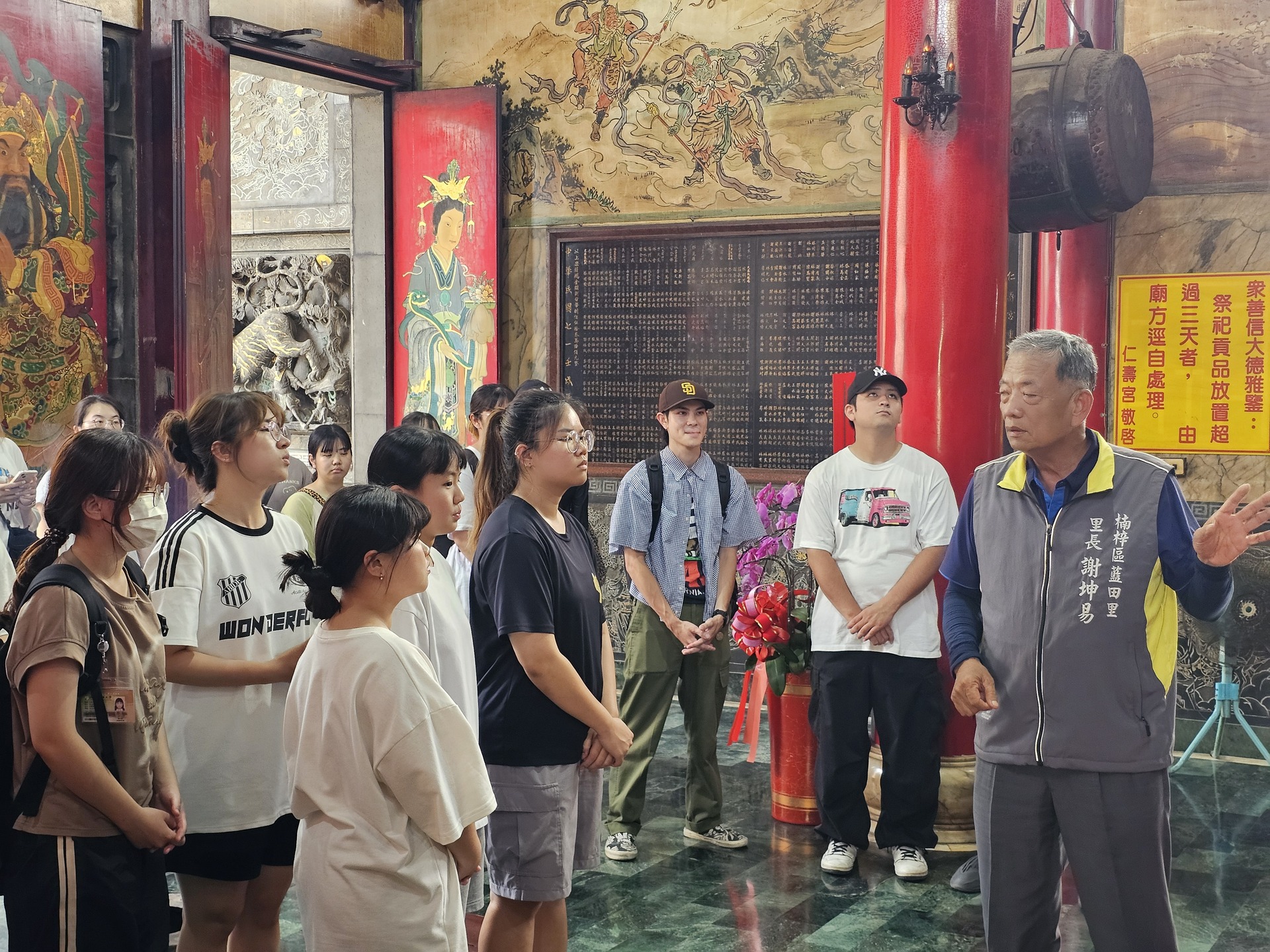 東語系裴光雄師生走訪仁壽宮002