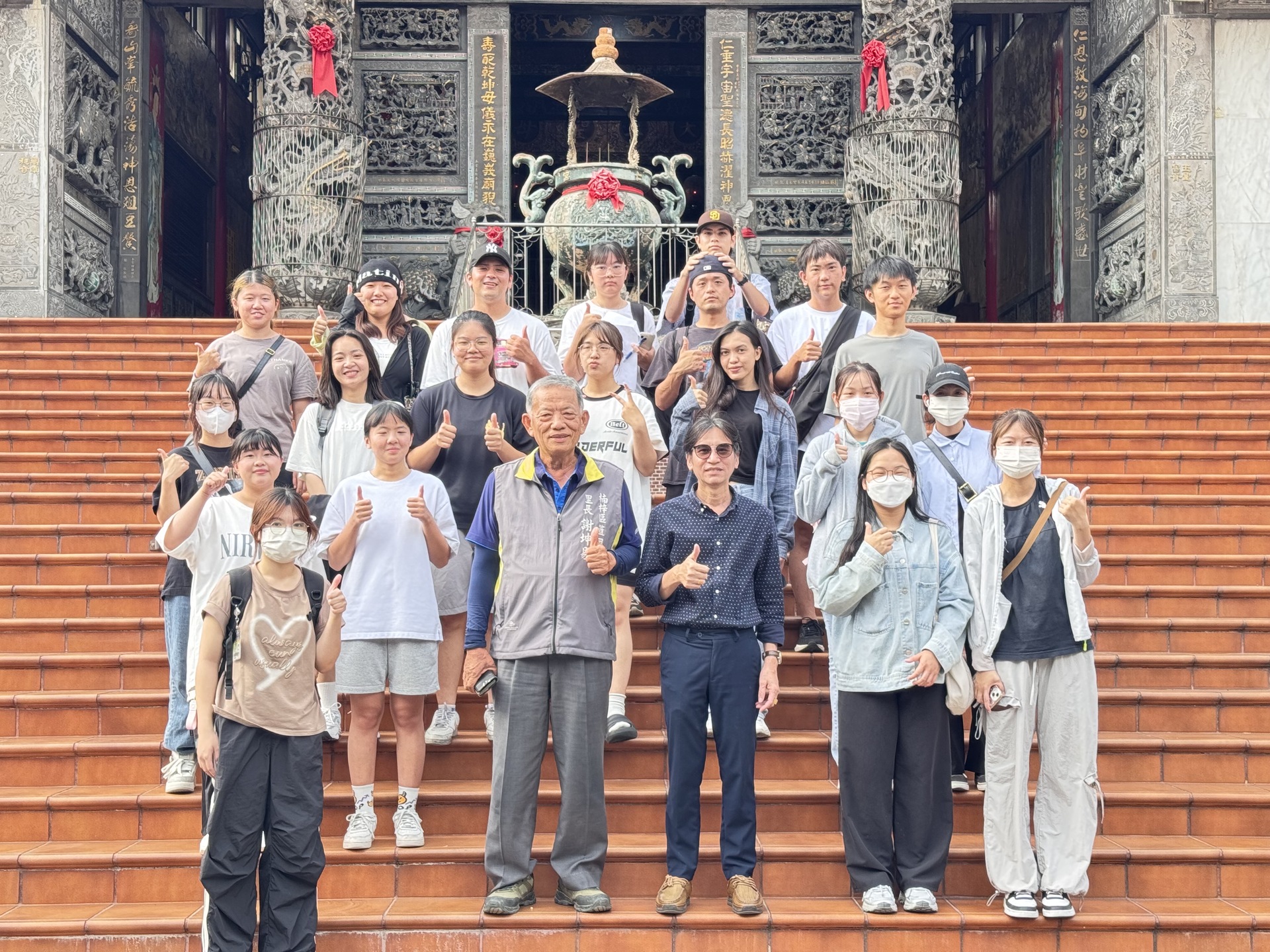 東語系裴光雄師生走訪仁壽宮005