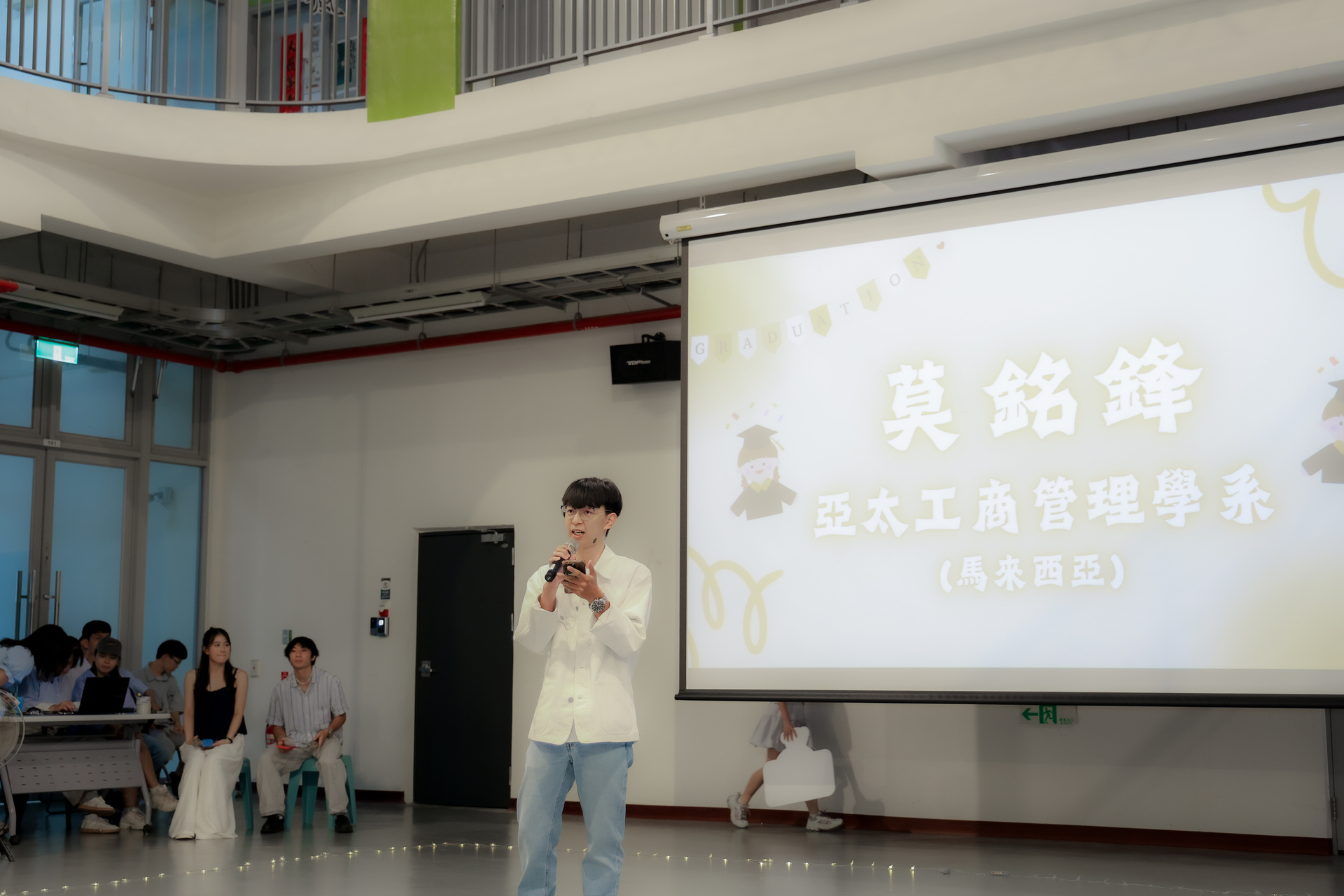 國際處為境外生舉辦歡送晚會003
