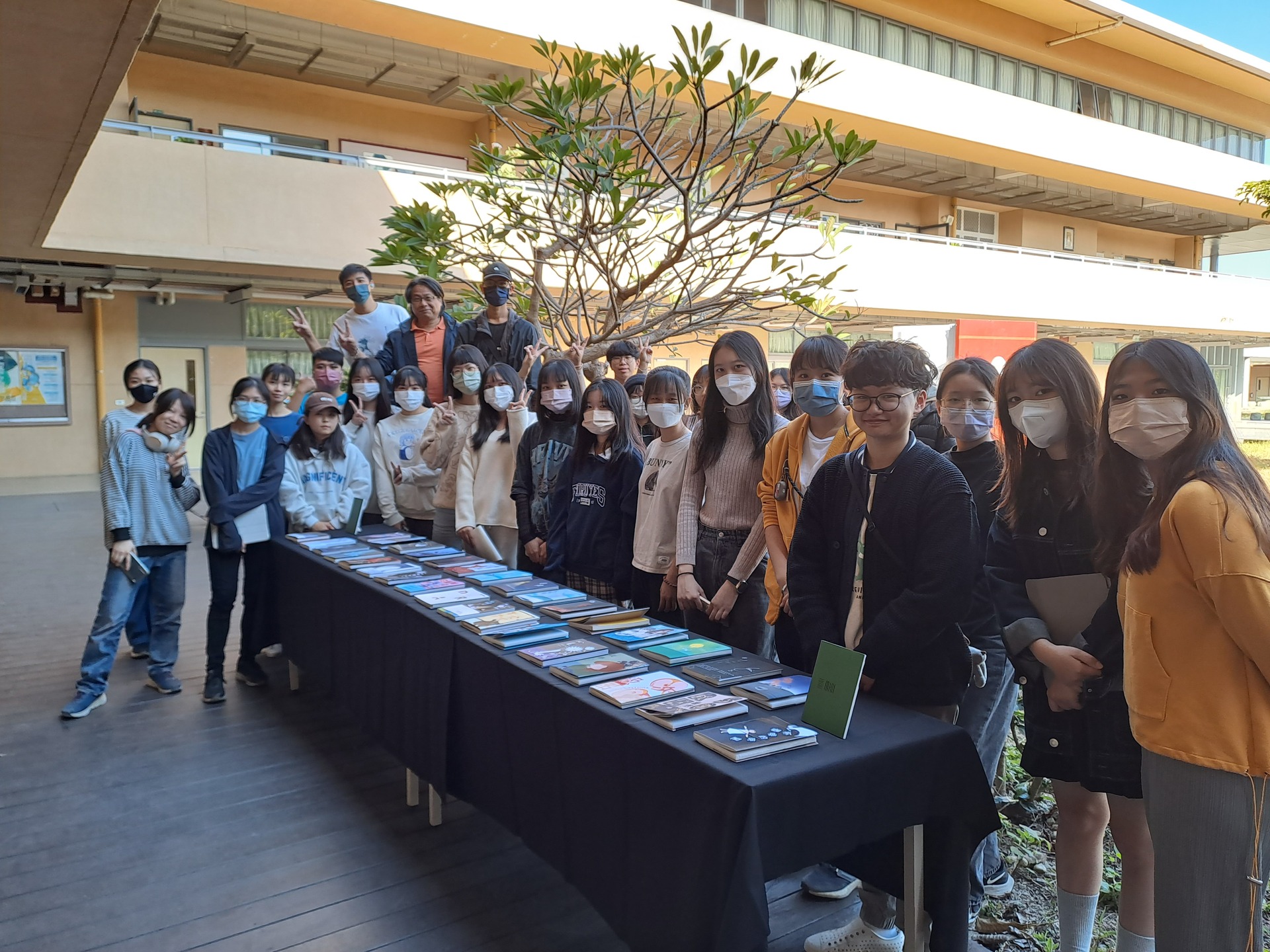 「創意視覺設計」 展出學生學習成果《給自己的一本書》001圖片