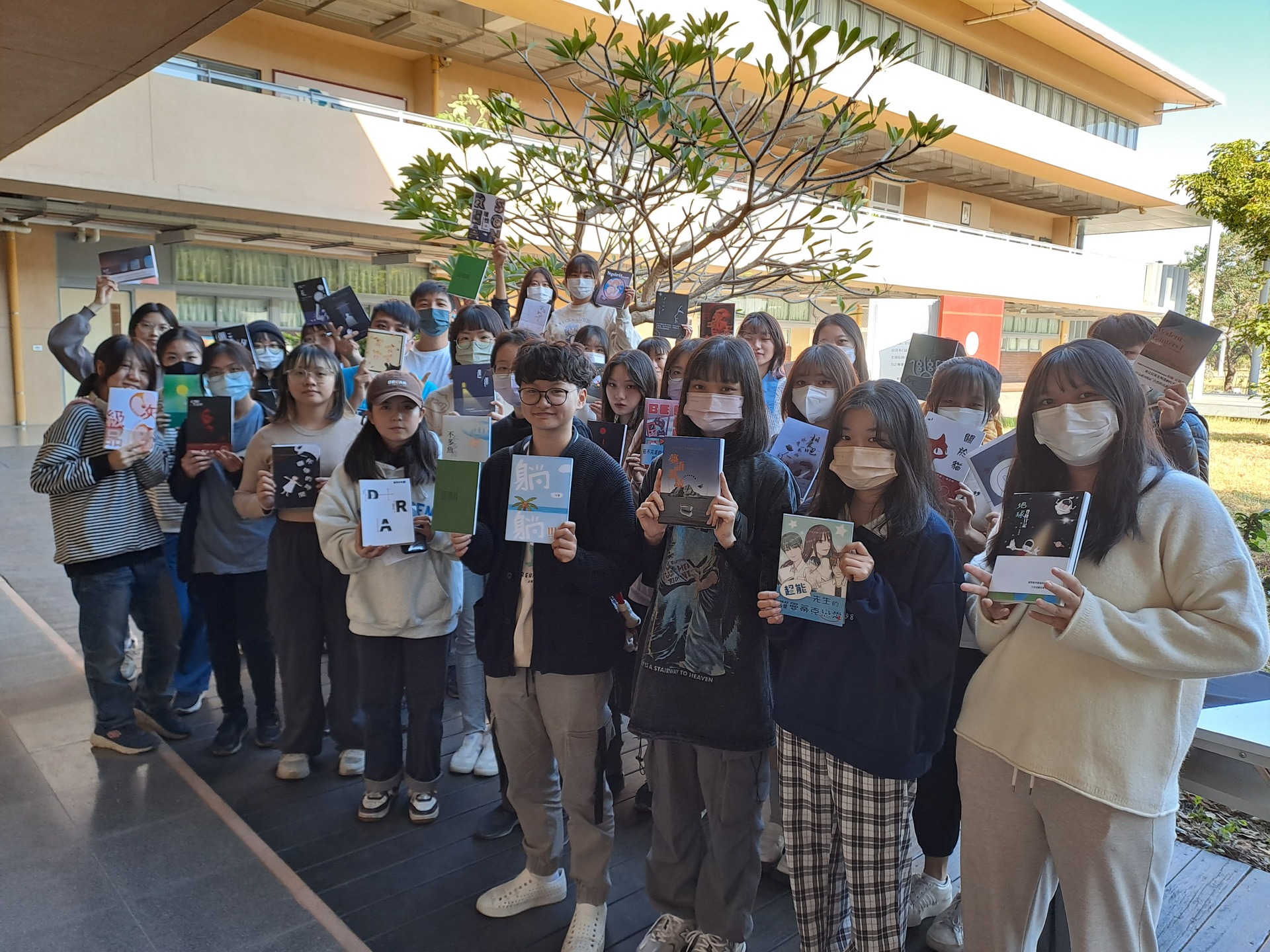 「創意視覺設計」 展出學生學習成果《給自己的一本書》003圖片