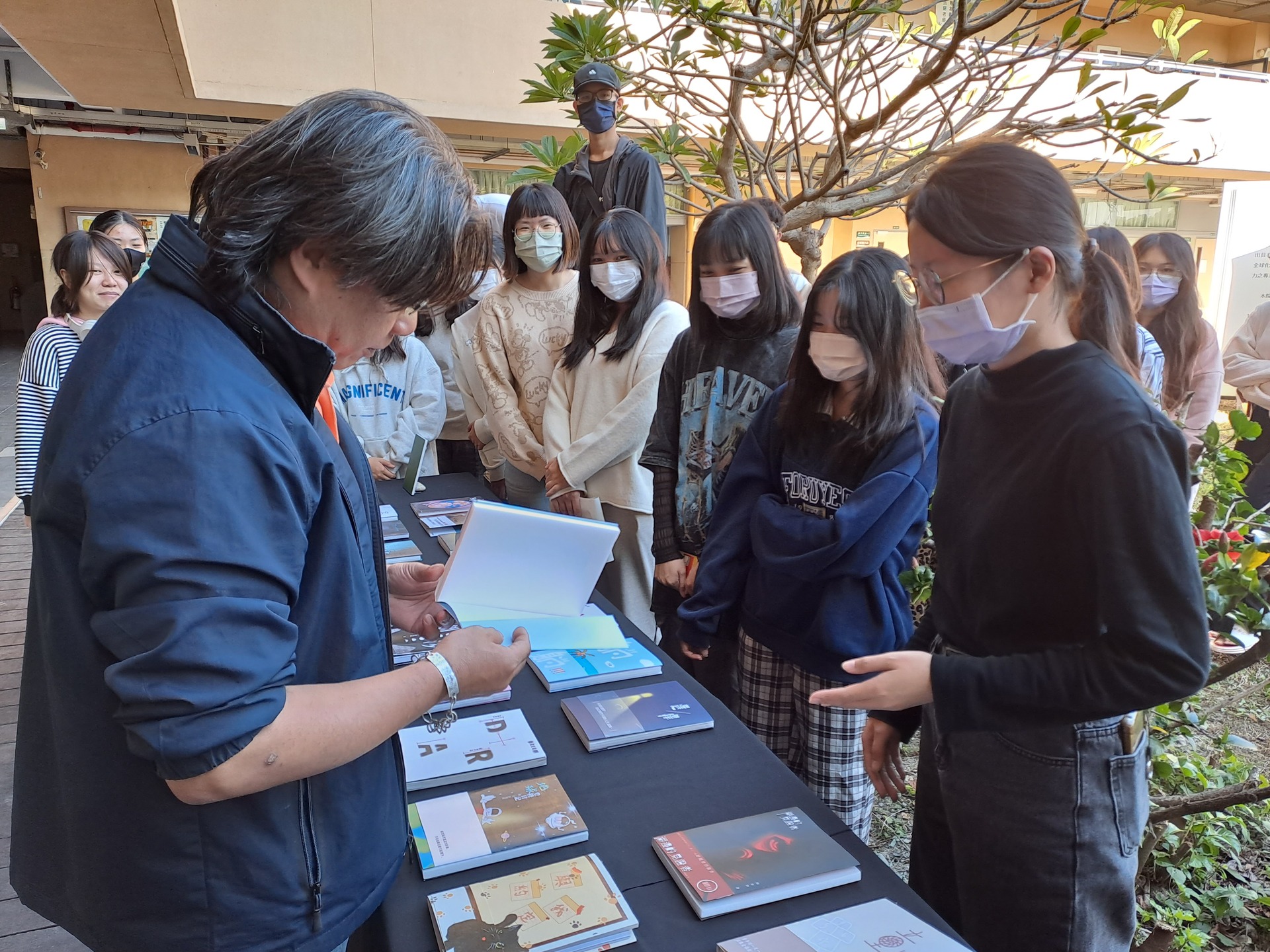 「創意視覺設計」 展出學生學習成果《給自己的一本書》004圖片