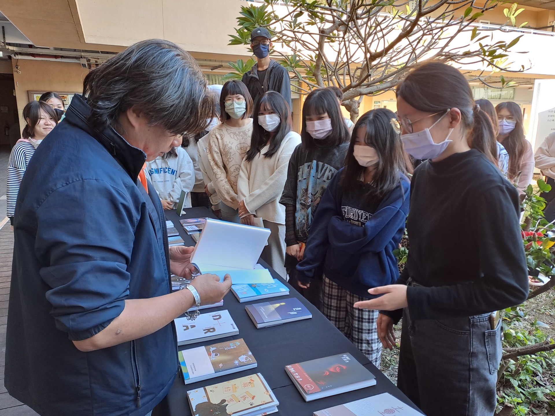 「創意視覺設計」 展出學生學習成果《給自己的一本書》004