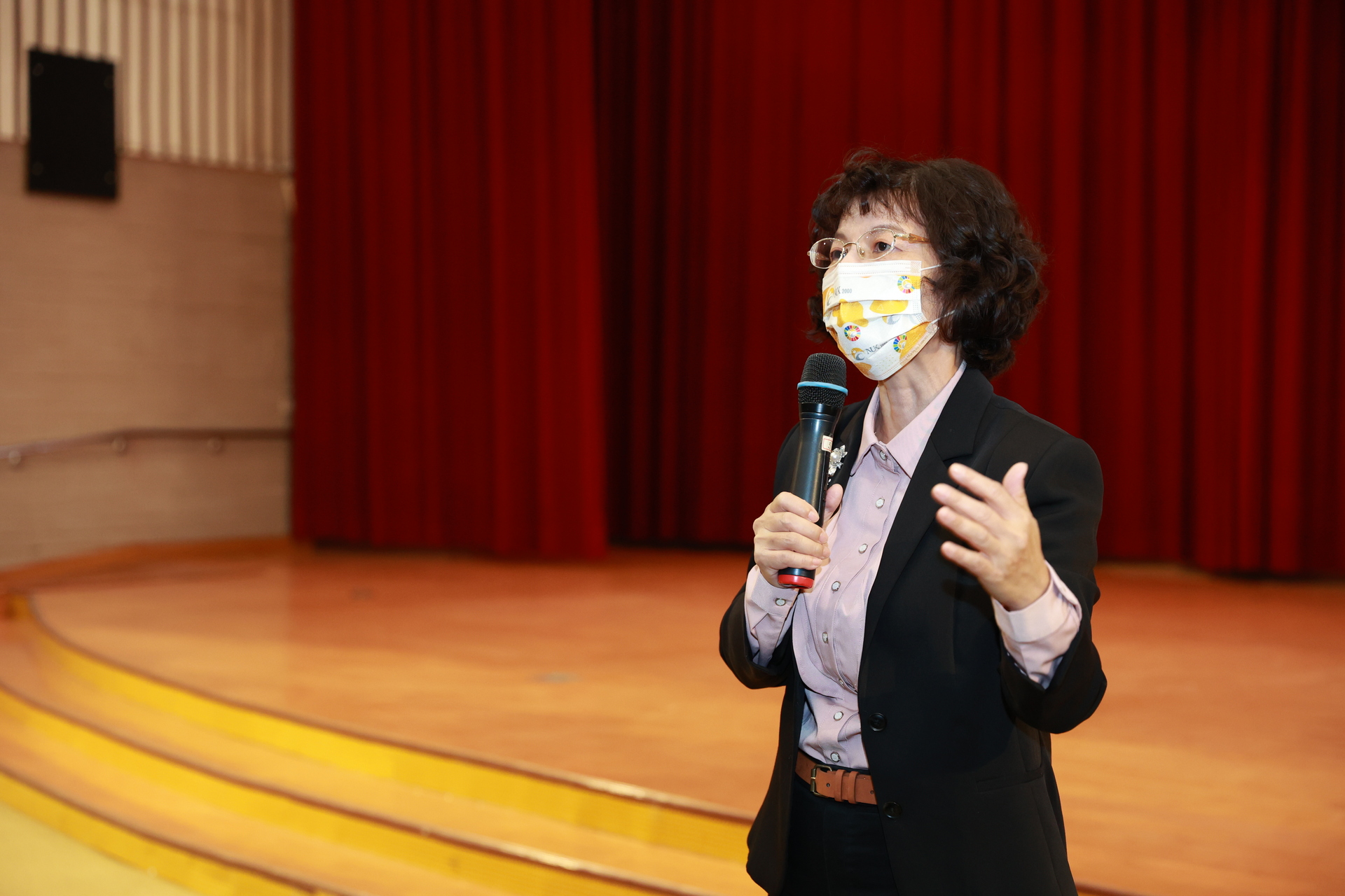 高雄大學校長陳月端出席表達重視與致意，強調自己很早就被紀政「圈粉」