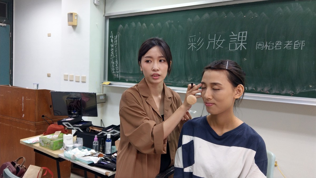 天生愛美彩妝課臉部彩妝示範圖片