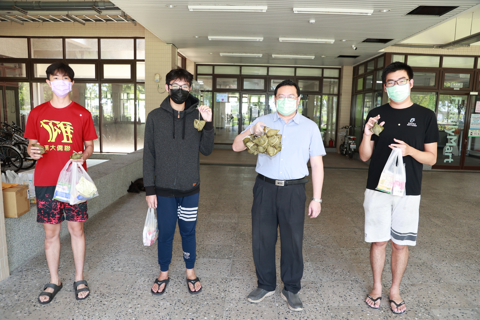 國際長吳行浩關心境外學生