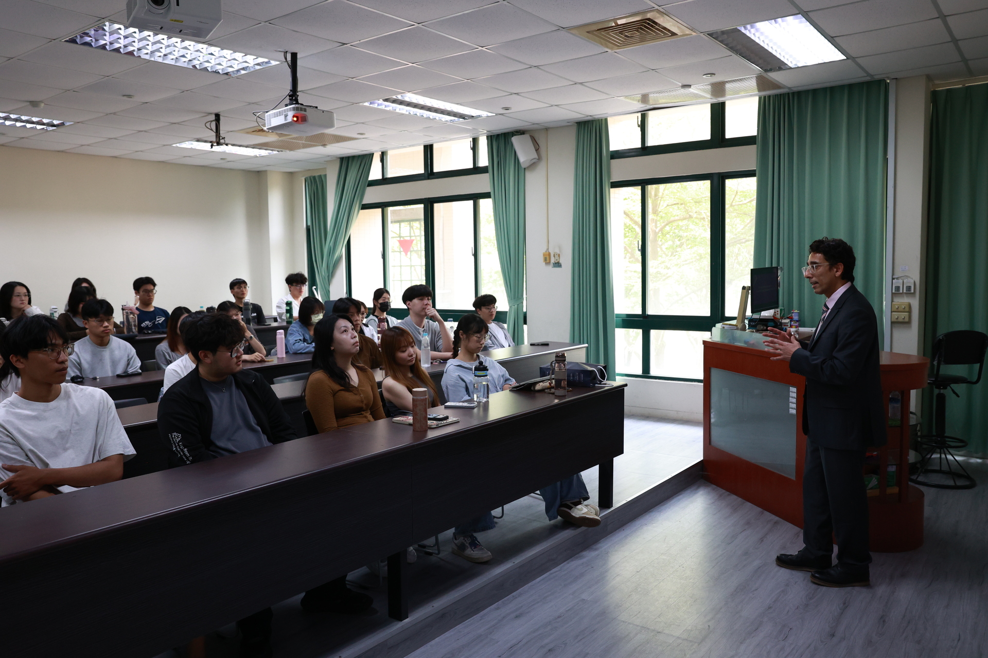 高雄大學管理學院、英國羅浮堡大學商學院攜手推動1+1與4+1雙聯學位003