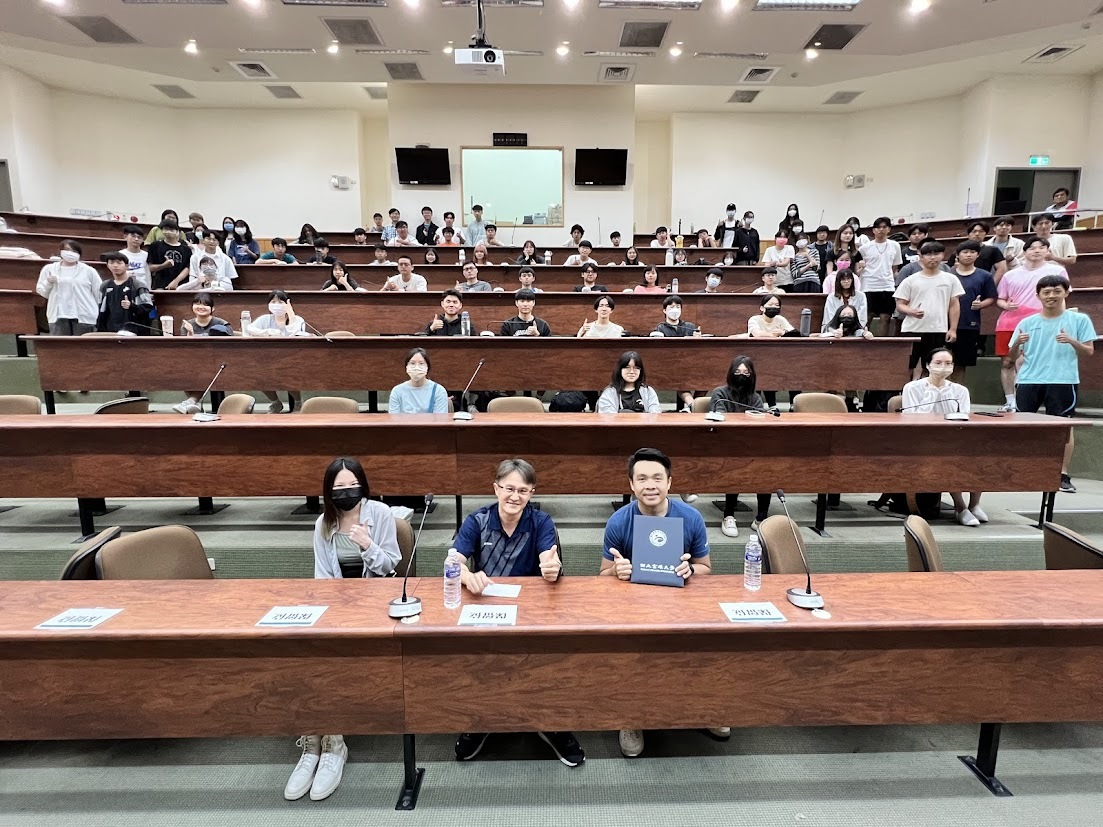 「突破職場迷霧：創業與就業的十字路口」講座，現場超過60位同學參與