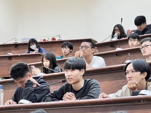 資管系同學針對職涯方向選擇進行提問