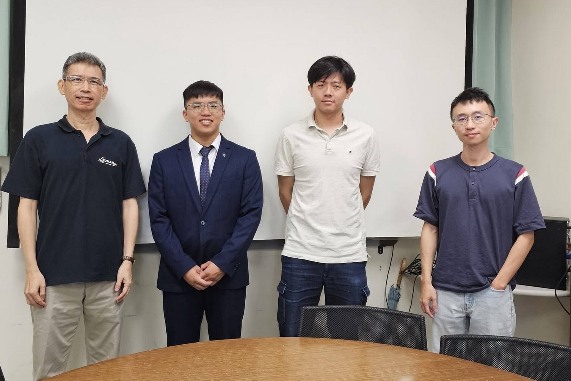 高雄大學資管系學生論文接連獲獎007