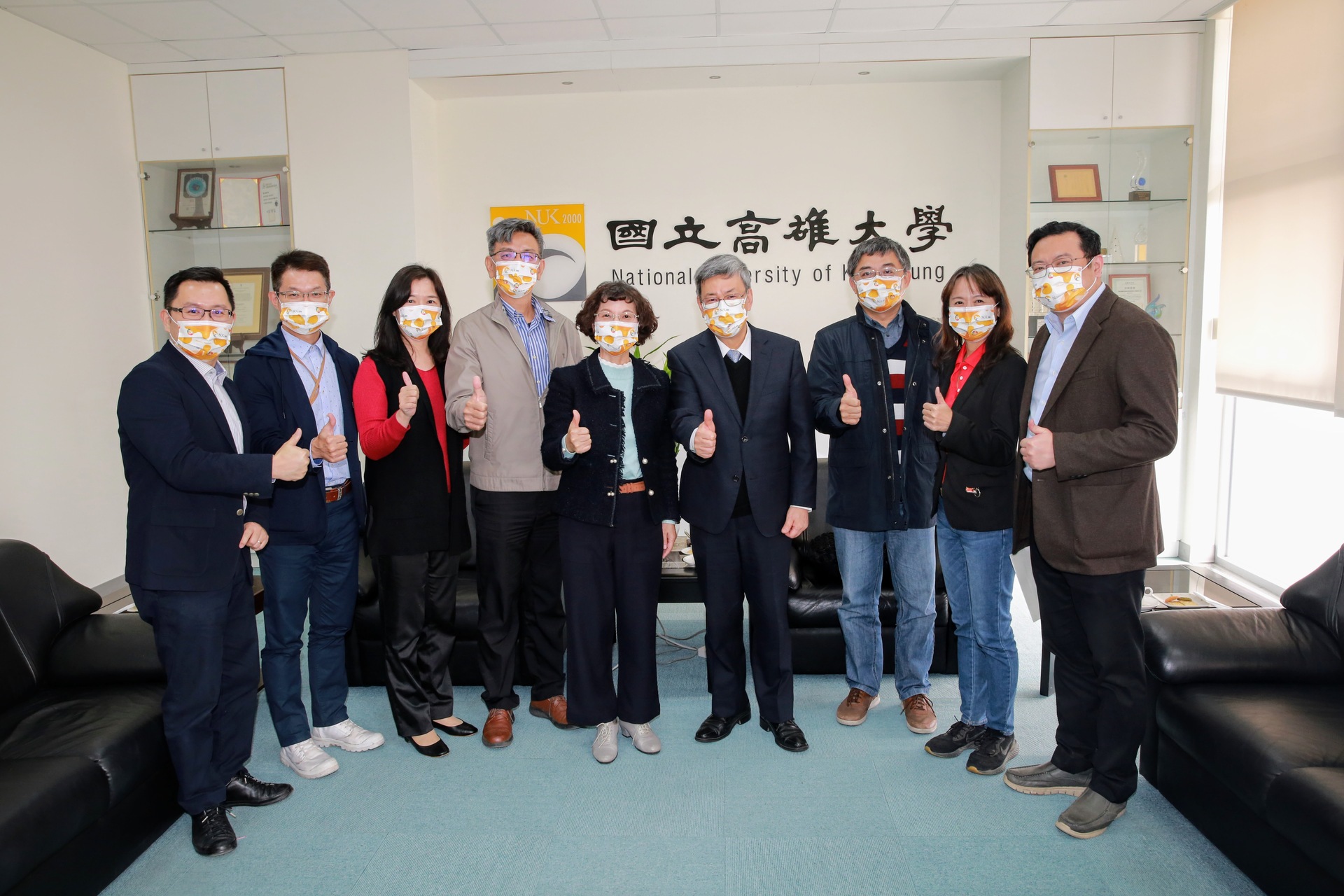 前副總統、中研院院士陳建仁與高雄大學主管合影。