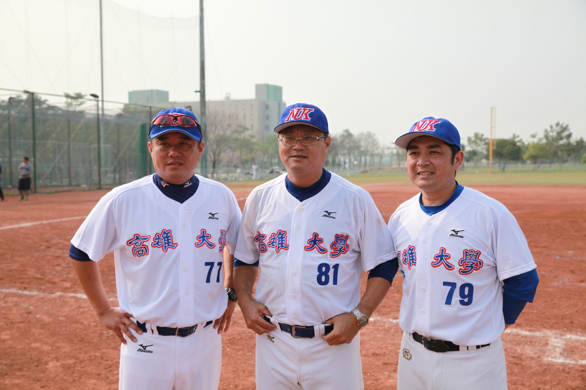 高大棒球隊總教練李坤哲，及林朝揚、王崇耀兩教練
