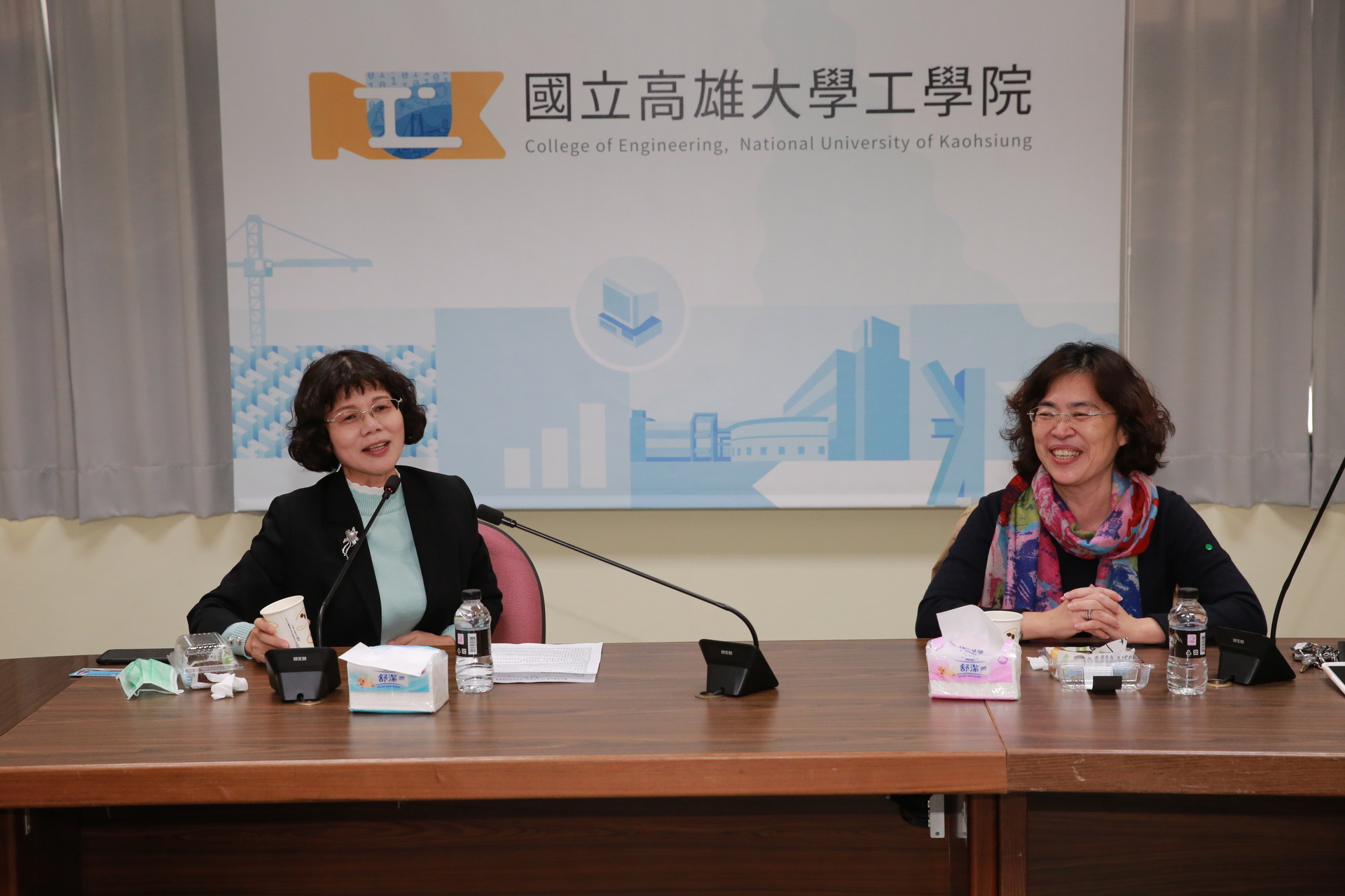 國立高雄大學校長陳月端、工學院院長袁菁今（1）日共同邀請工學院師長座談交流