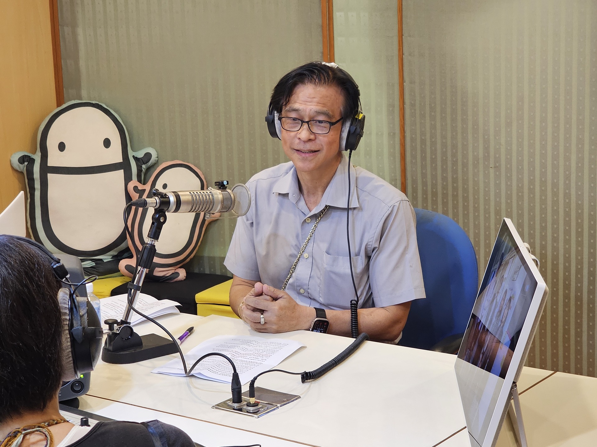 語文中心兼推教中心主任陳志文，接受教廣電台高雄分台《Tea Time時光》專訪003