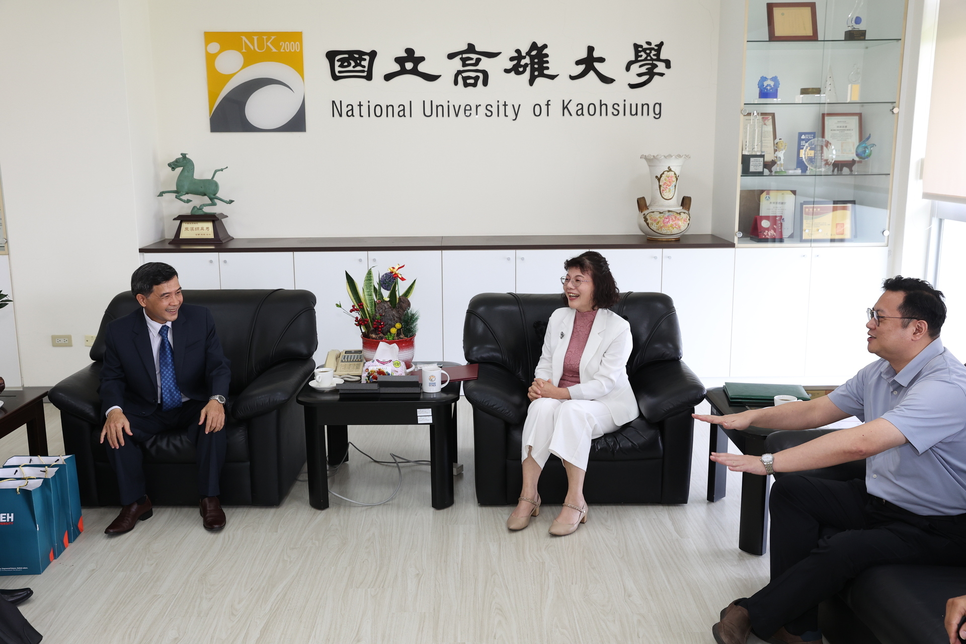 NUK and the University of Economics Ho Chi Minh City signed an MOU. 003