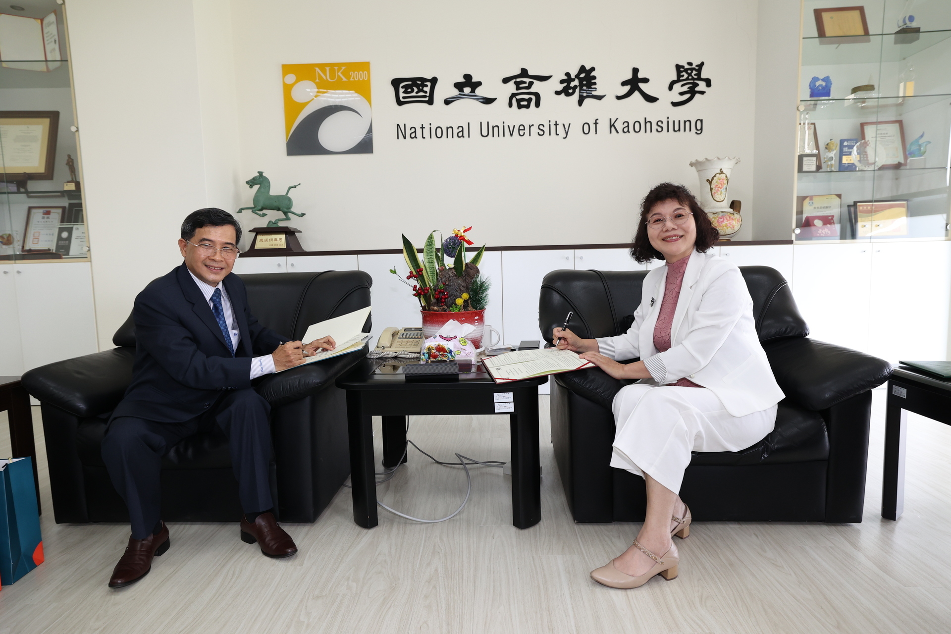 NUK and the University of Economics Ho Chi Minh City signed an MOU. 005