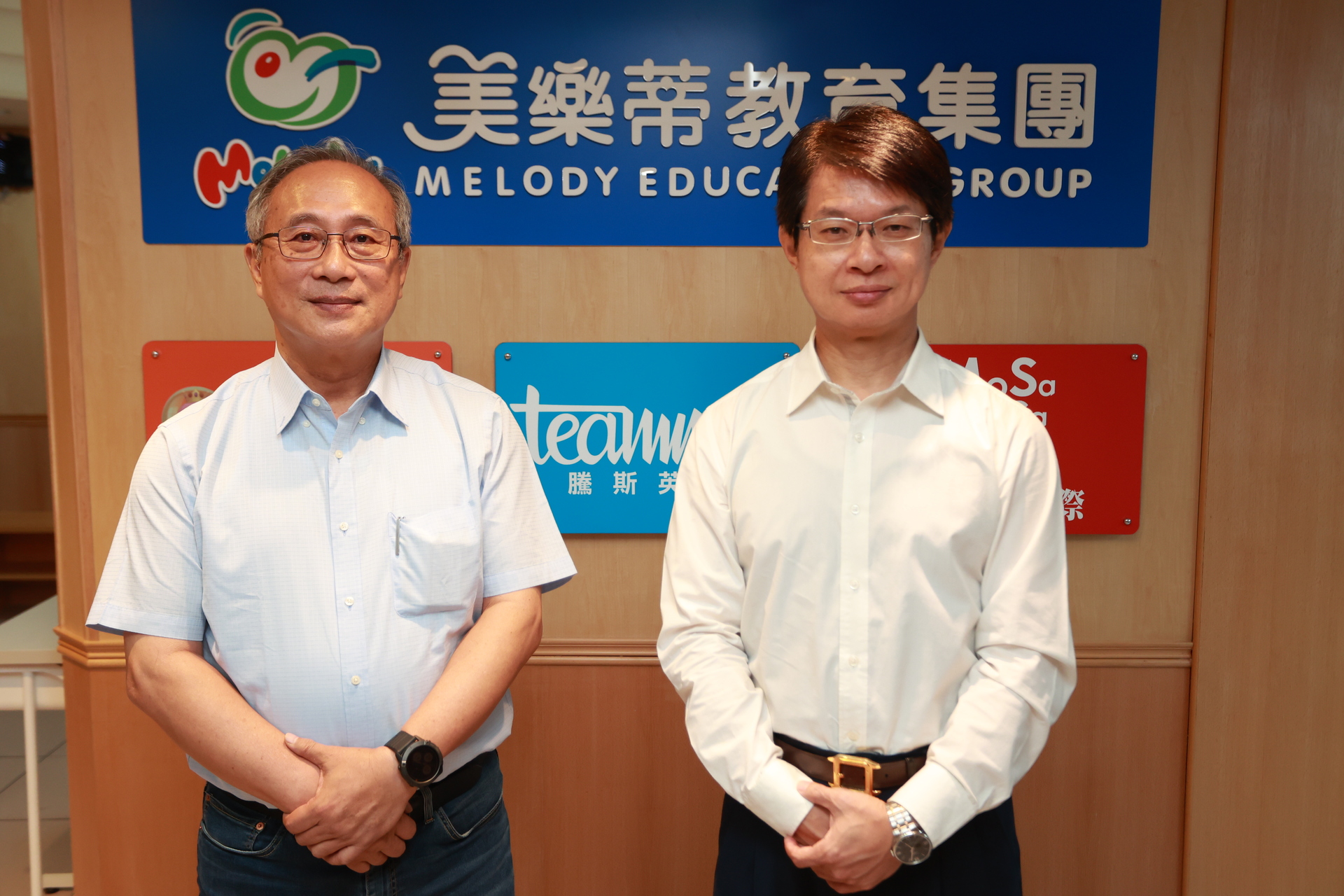美樂蒂文教董事長李宗銘（左）、高雄大學EMBA中心主任翁銘章