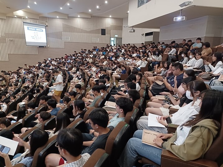 教發中心《大學入門》安排「引航員」帶領新生認識校園人事物002