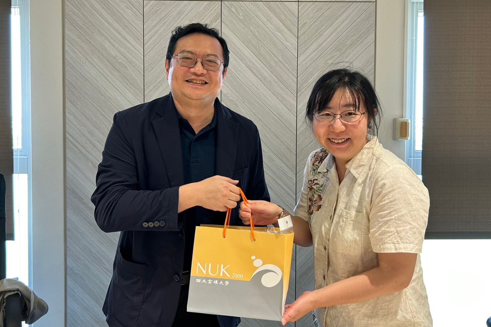 Xing-Hao WU, Dean of International Affairs at NUK, welcomes Professor Misato Shimizu and her visiting delegation.