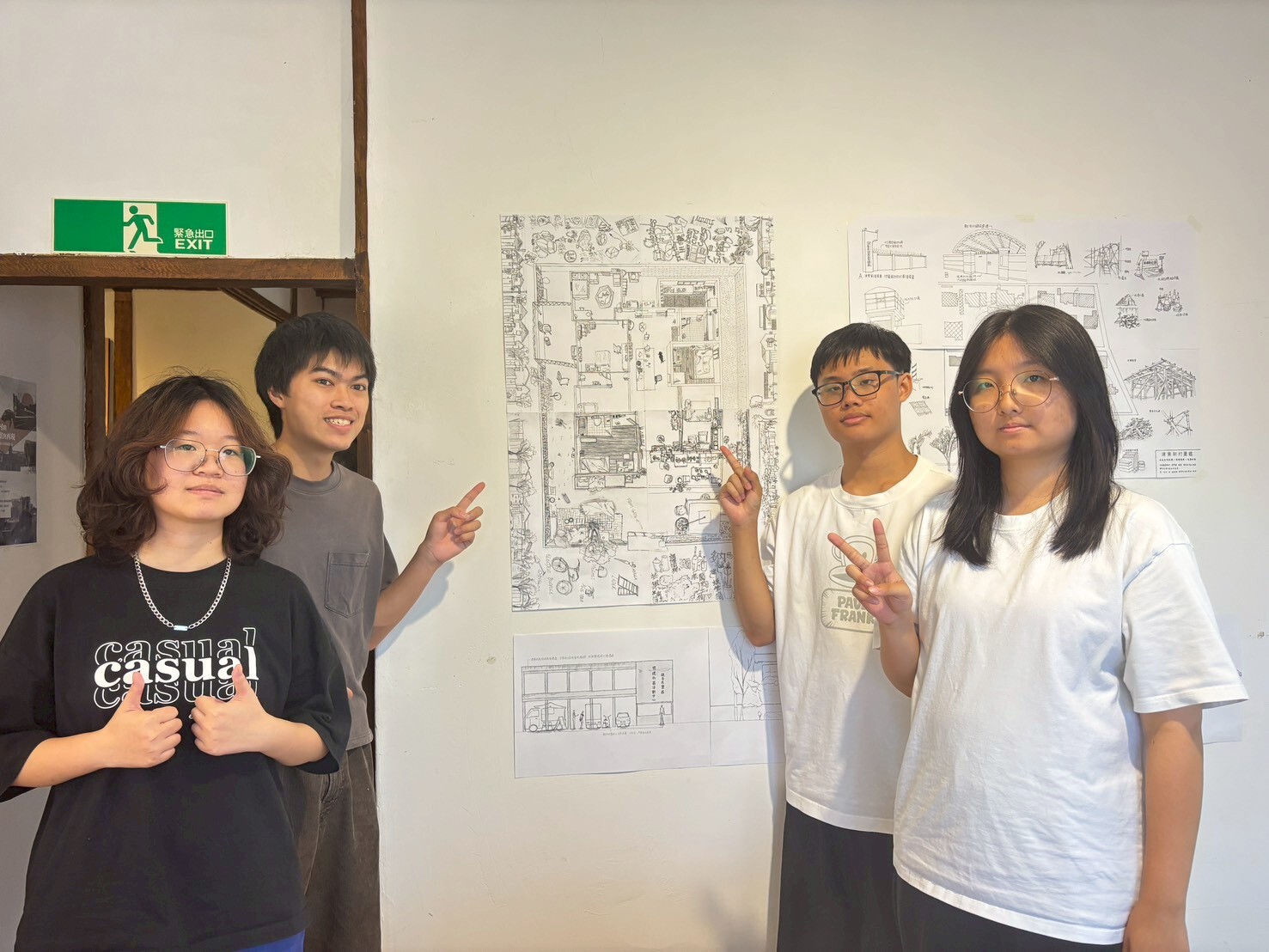 國立高雄大學建築學系助理教授蔡寧帶領學生走入左營海軍眷村，透過空間觀察與圖像轉譯，探索地方記憶與歷史紋理006