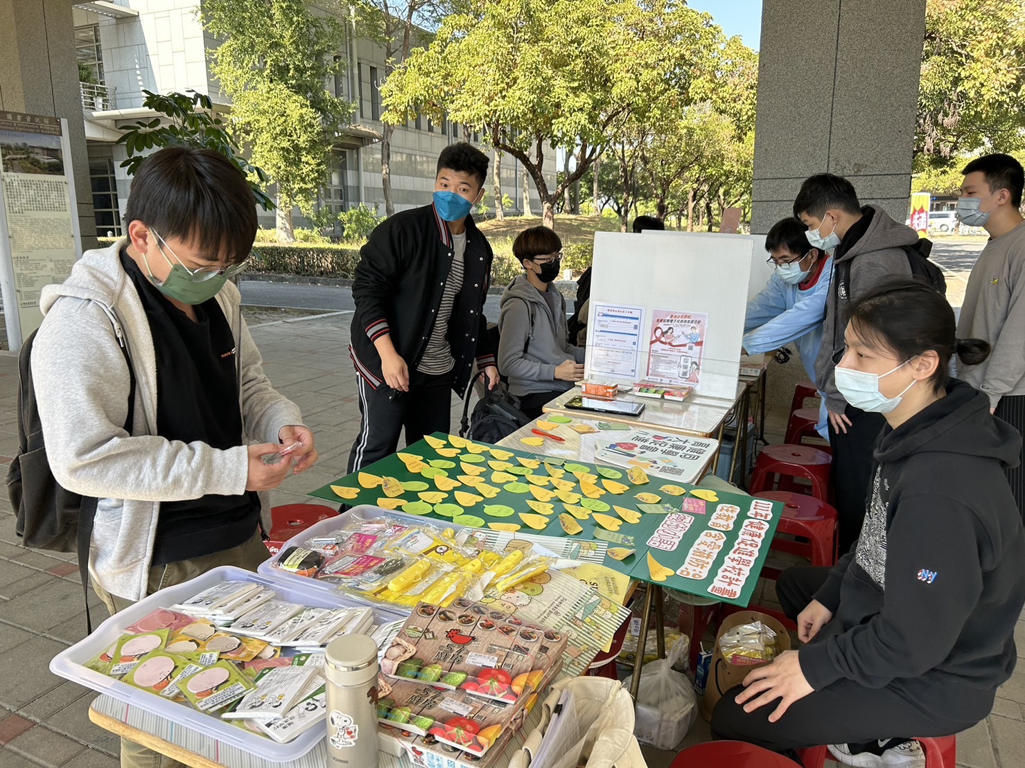 高雄大學學務處舉辦捐血暨愛滋宣導活動05