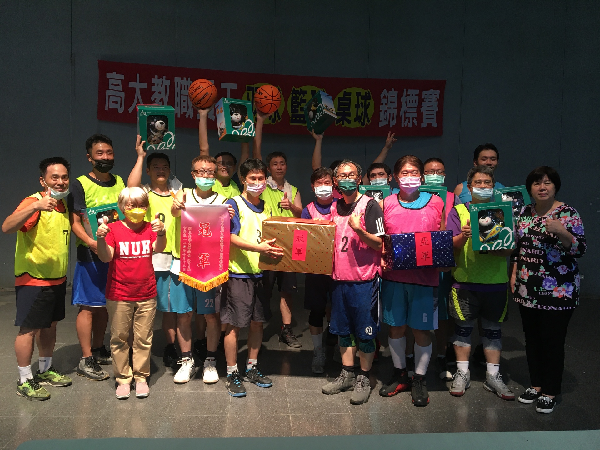 共享冠軍榮耀合影