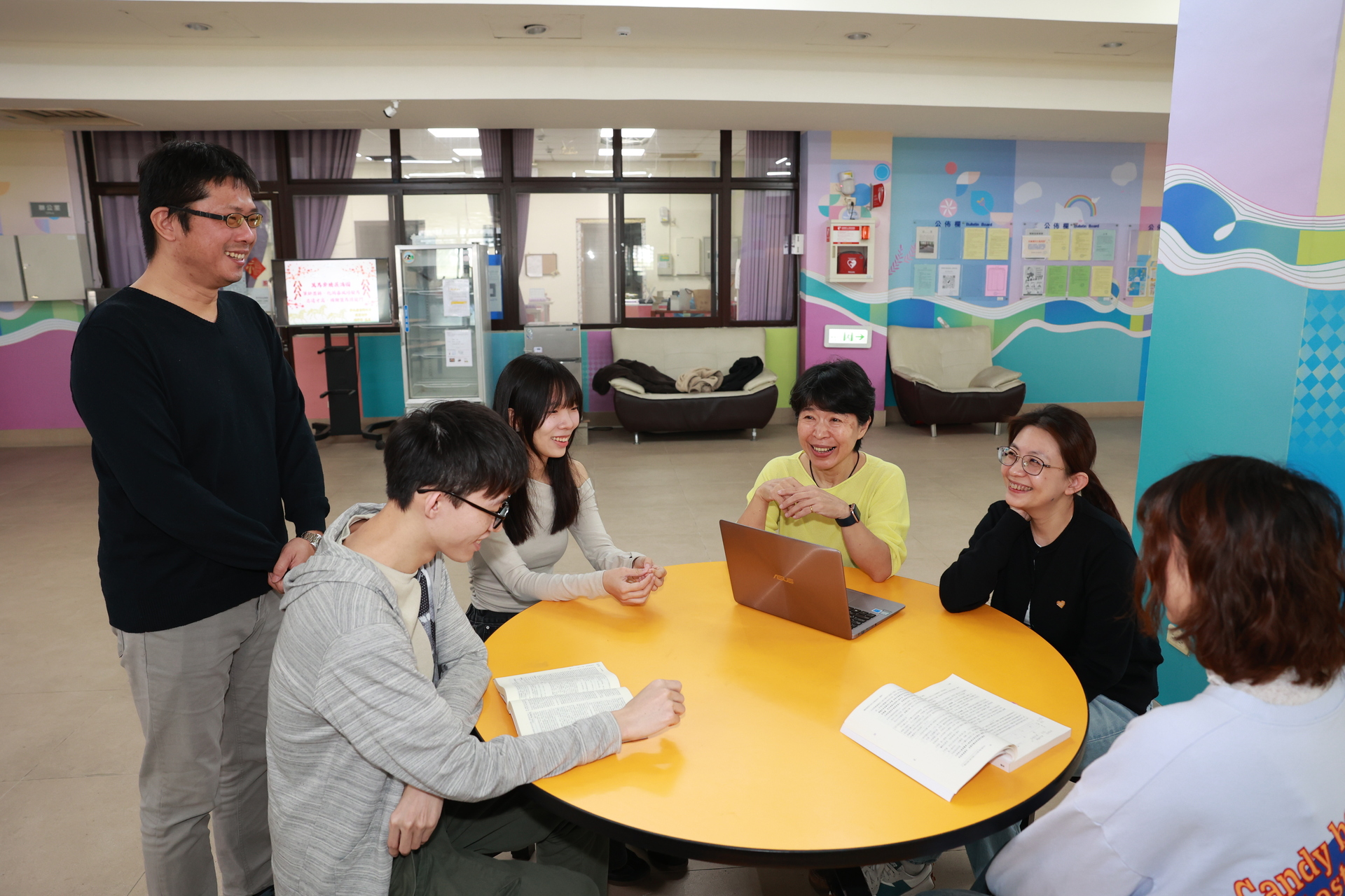 學務處推動宿舍公共空間美化，打造可供交流休憩的生活場域002圖片