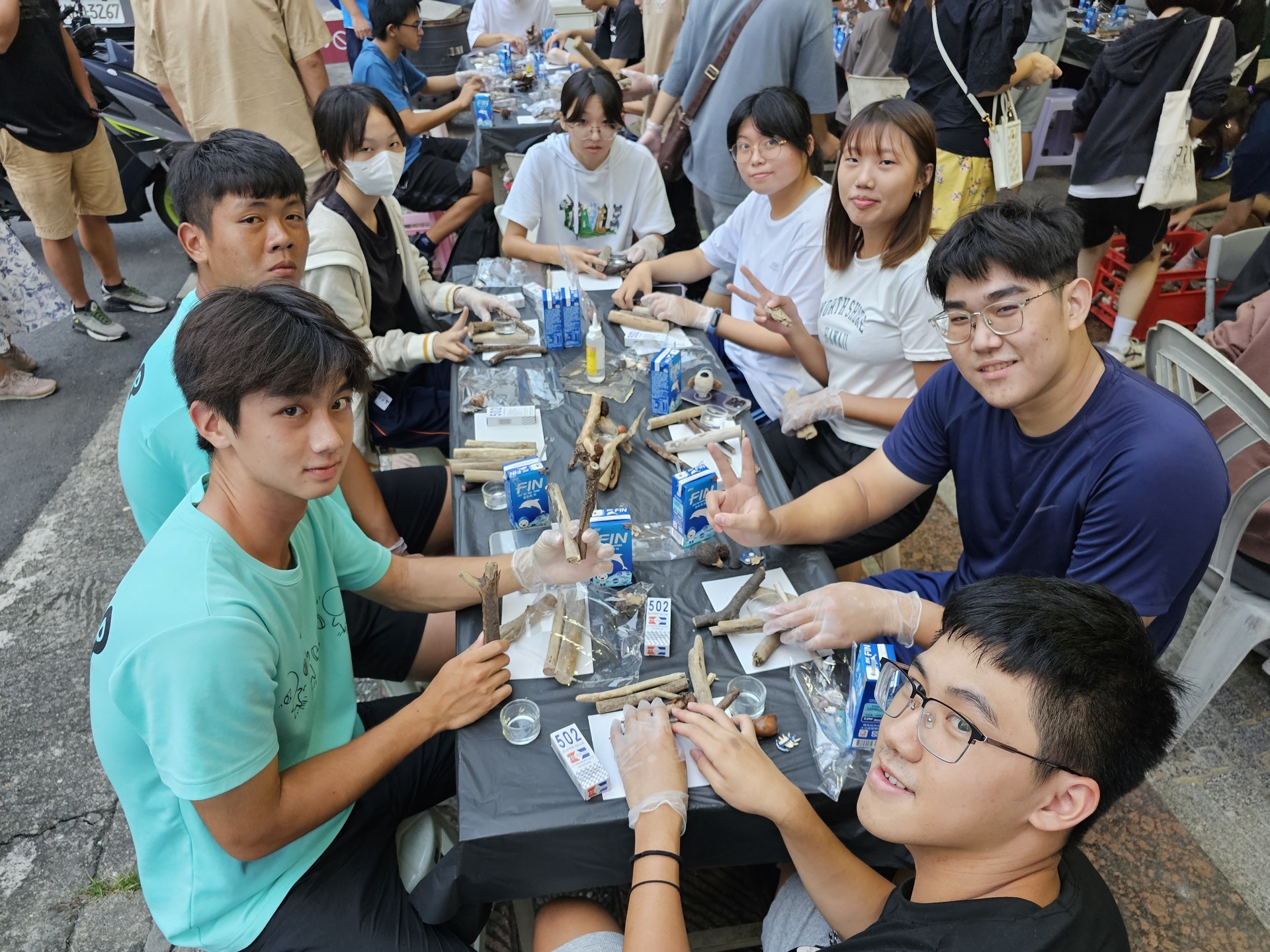 NUK's faculty and students collaborate with the local community to initiate the Kezailiao Beach cleanup.  018Image