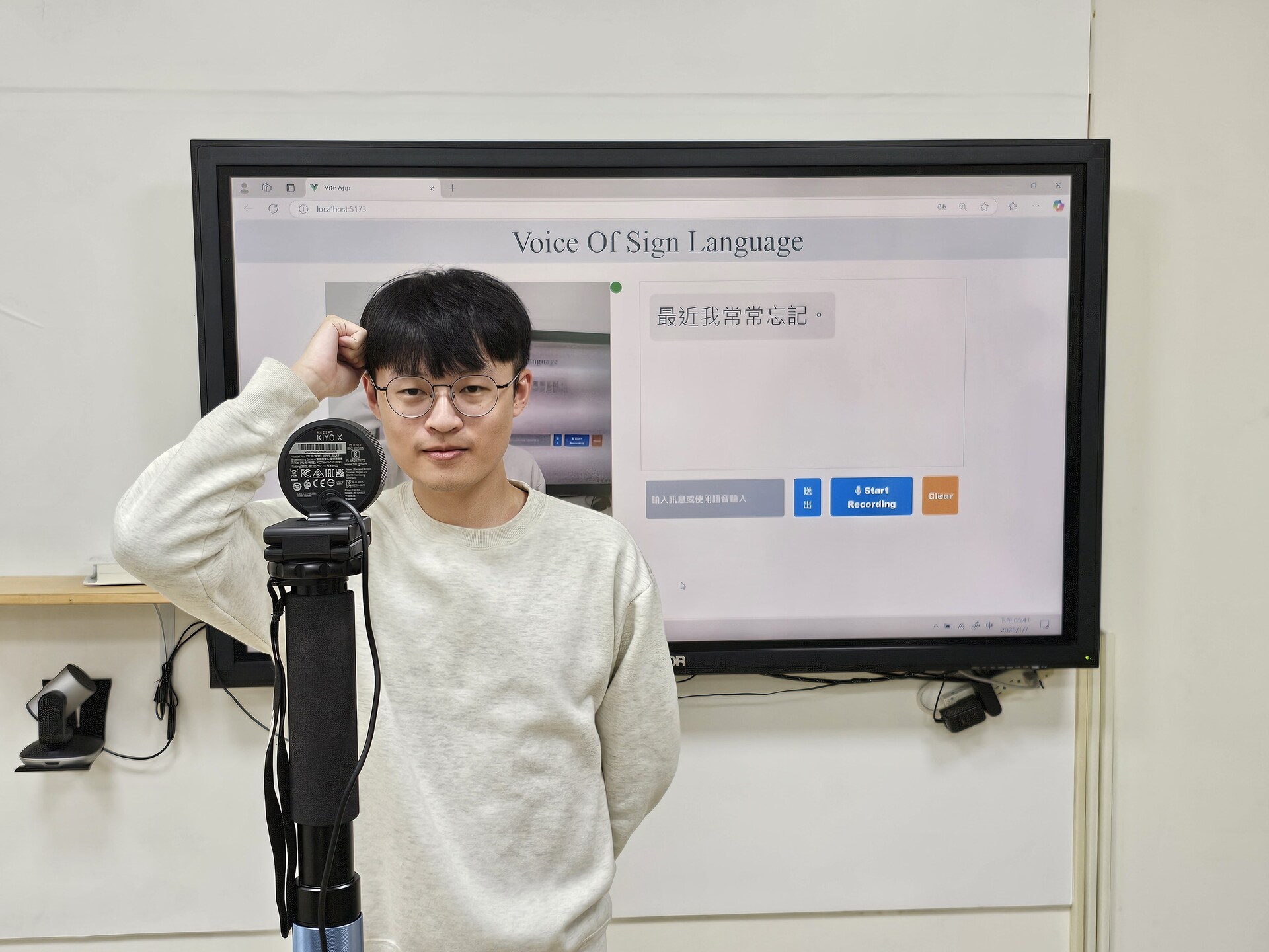 資工系教授余亞儒團隊開發「手語之聲」002