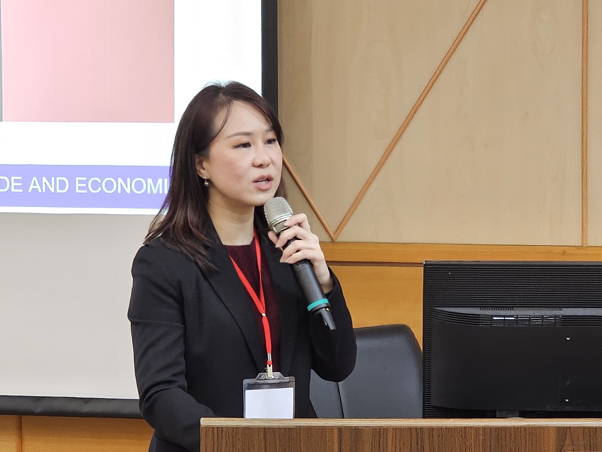 NUK Hosts Thai Affairs Lecture: Deputy Representative Sunh Arunrugstichai Shares Latest Political, Economic, and Cultural Insights 010Image