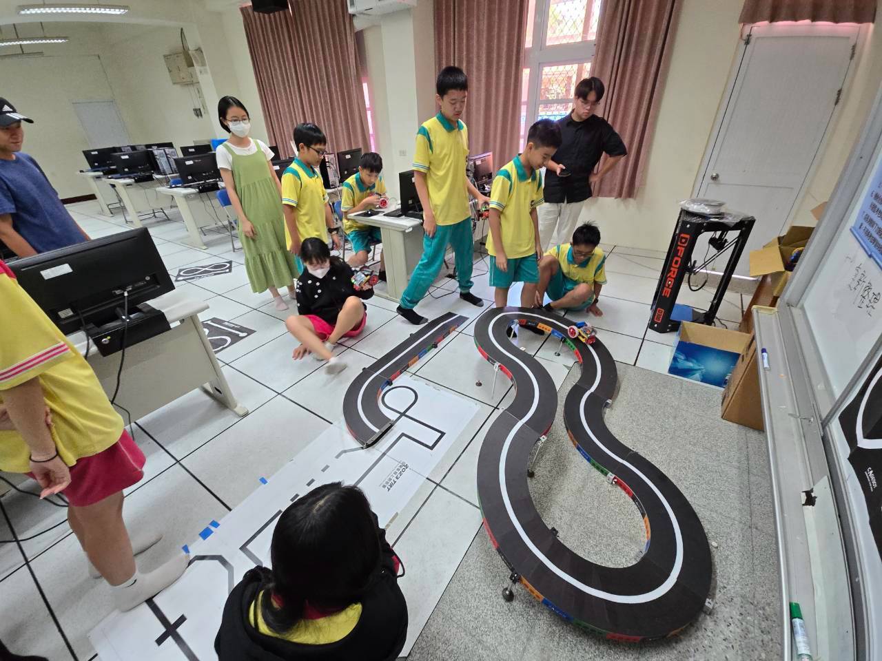 應物系副教授余進忠團隊 串聯業界前進國教端舉辦「自走車研習營」010