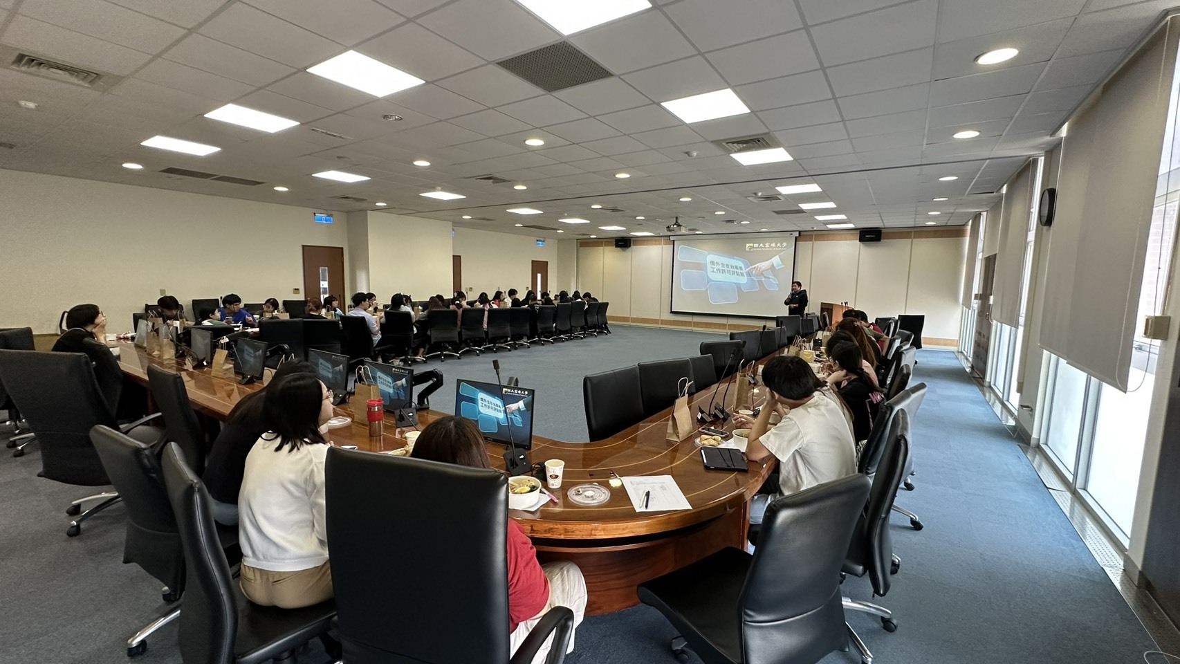 高雄大學國際處行政院南部聯合服務中心舉辦「國際生留臺工作評點制」說明會003圖片