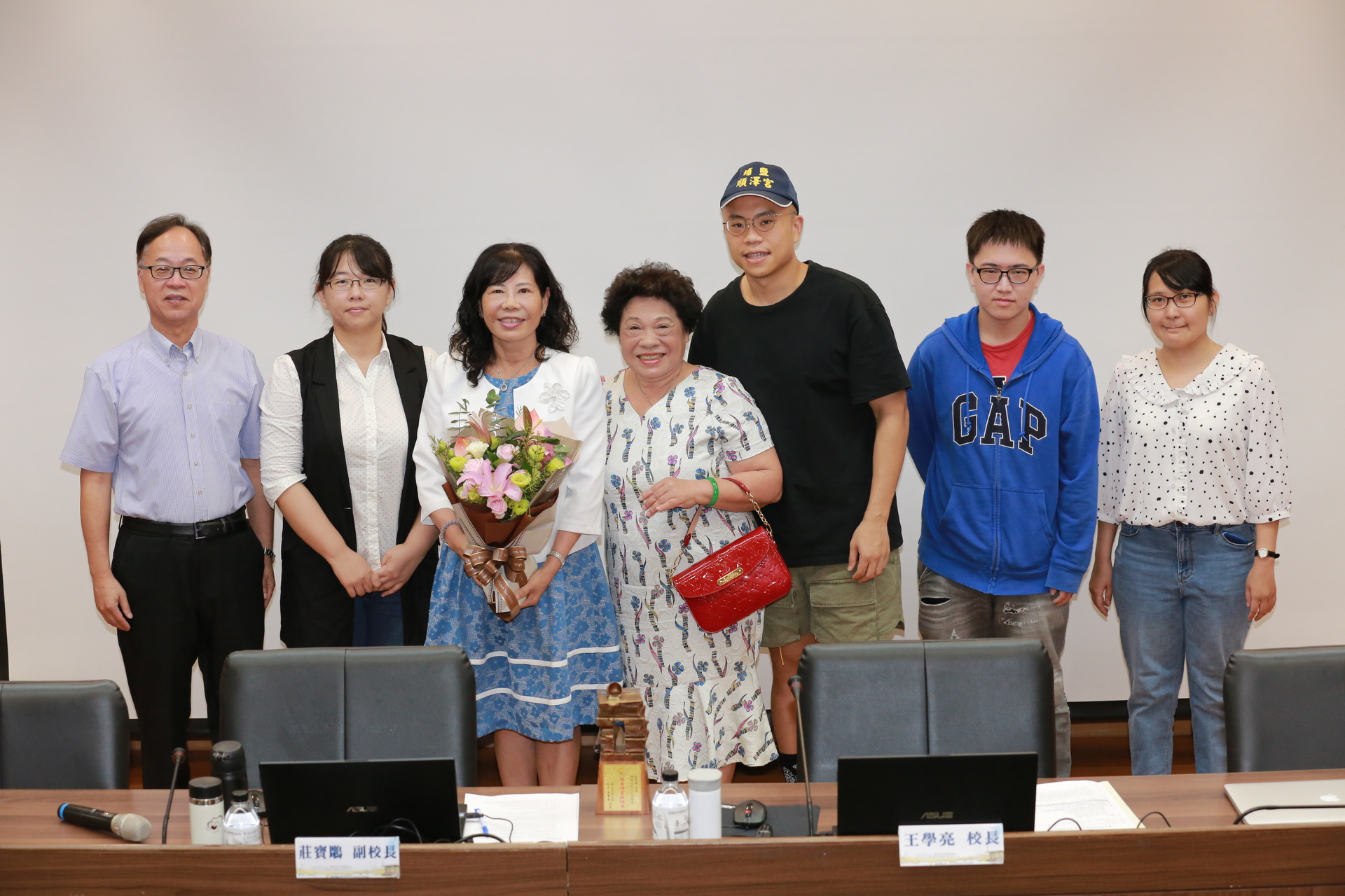 財法系教授張麗卿祝賀親友團圖片