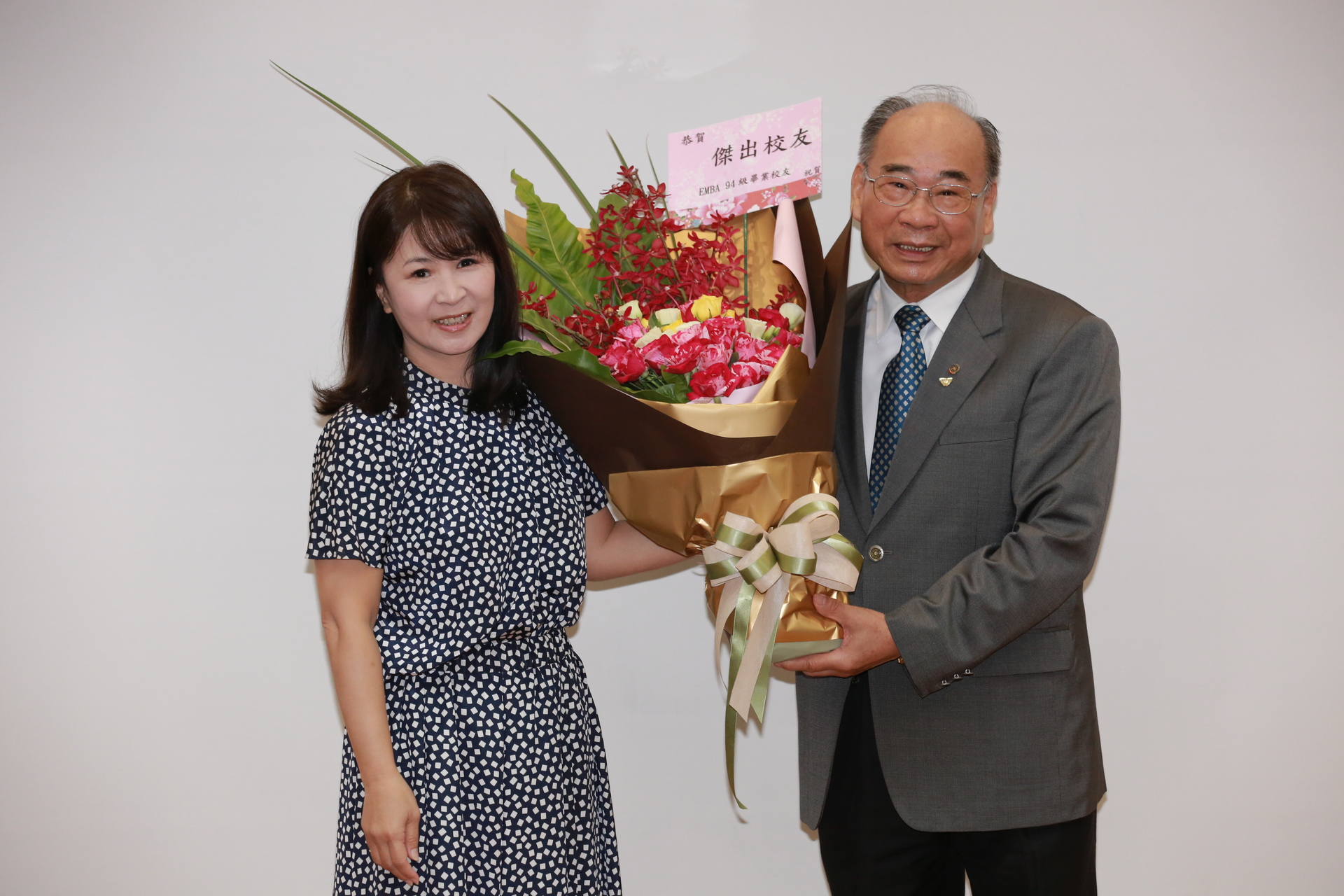 傑出校友陳義成祝賀親友團圖片
