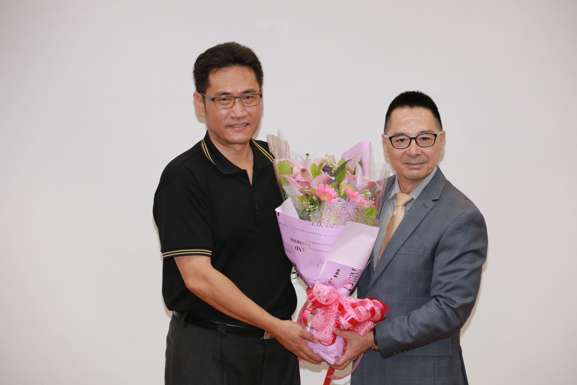傑出校友楊啟銓祝賀親友團圖片