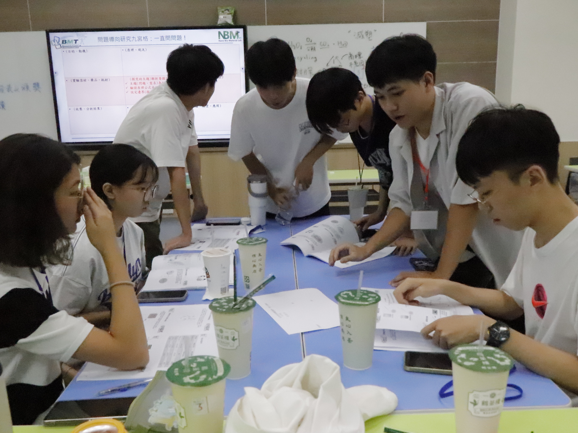 高雄大學仿生實驗營 帶高中生探索綠色科技017【化材系學生李宸宇、劉子瑜拍攝】