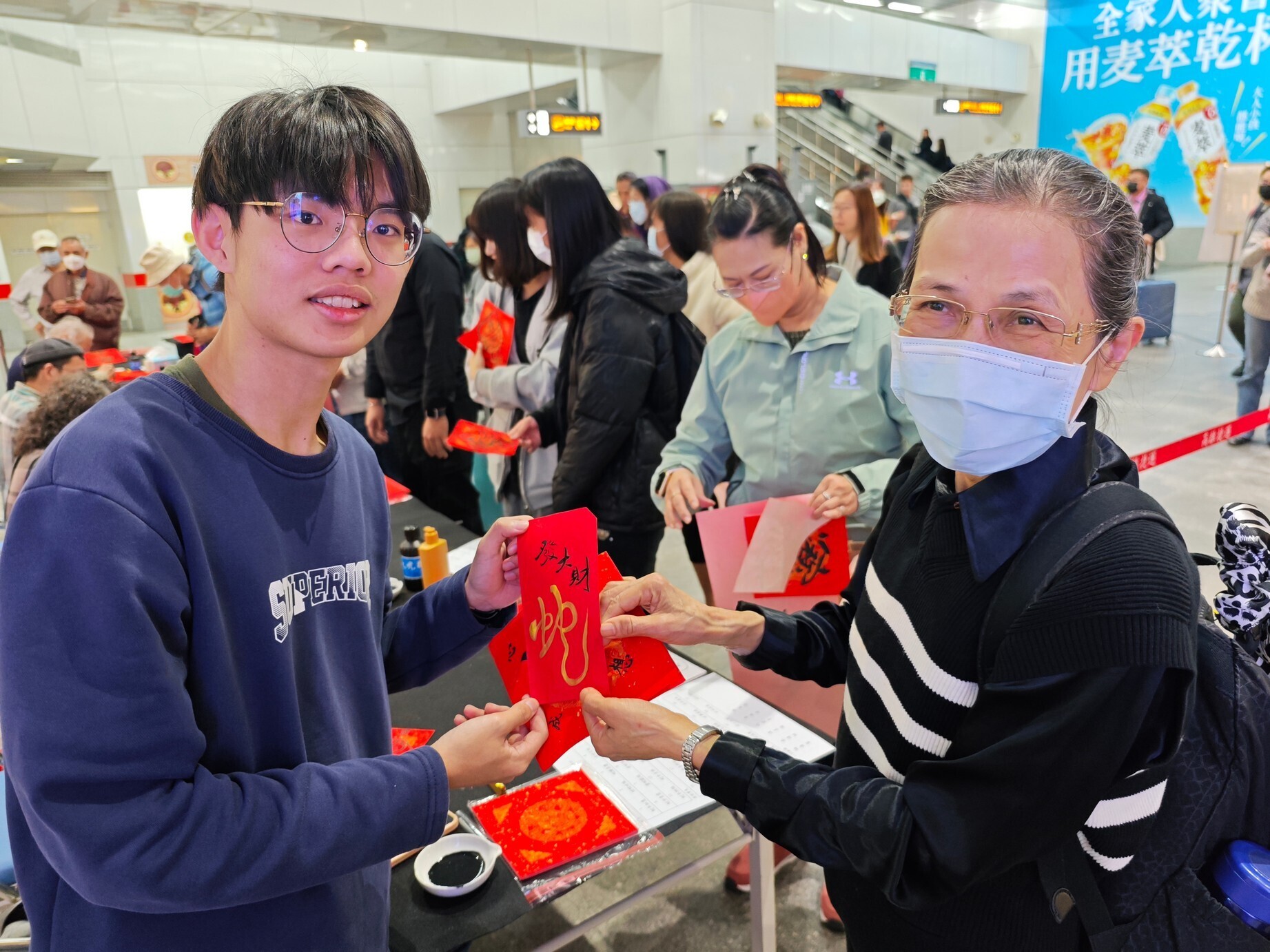 National University of Kaohsiung Faculty and Students Write and Give Away Spring Couplets – First Event Held at Kaohsiung Metro Zuoying Station Concourse. 005Image