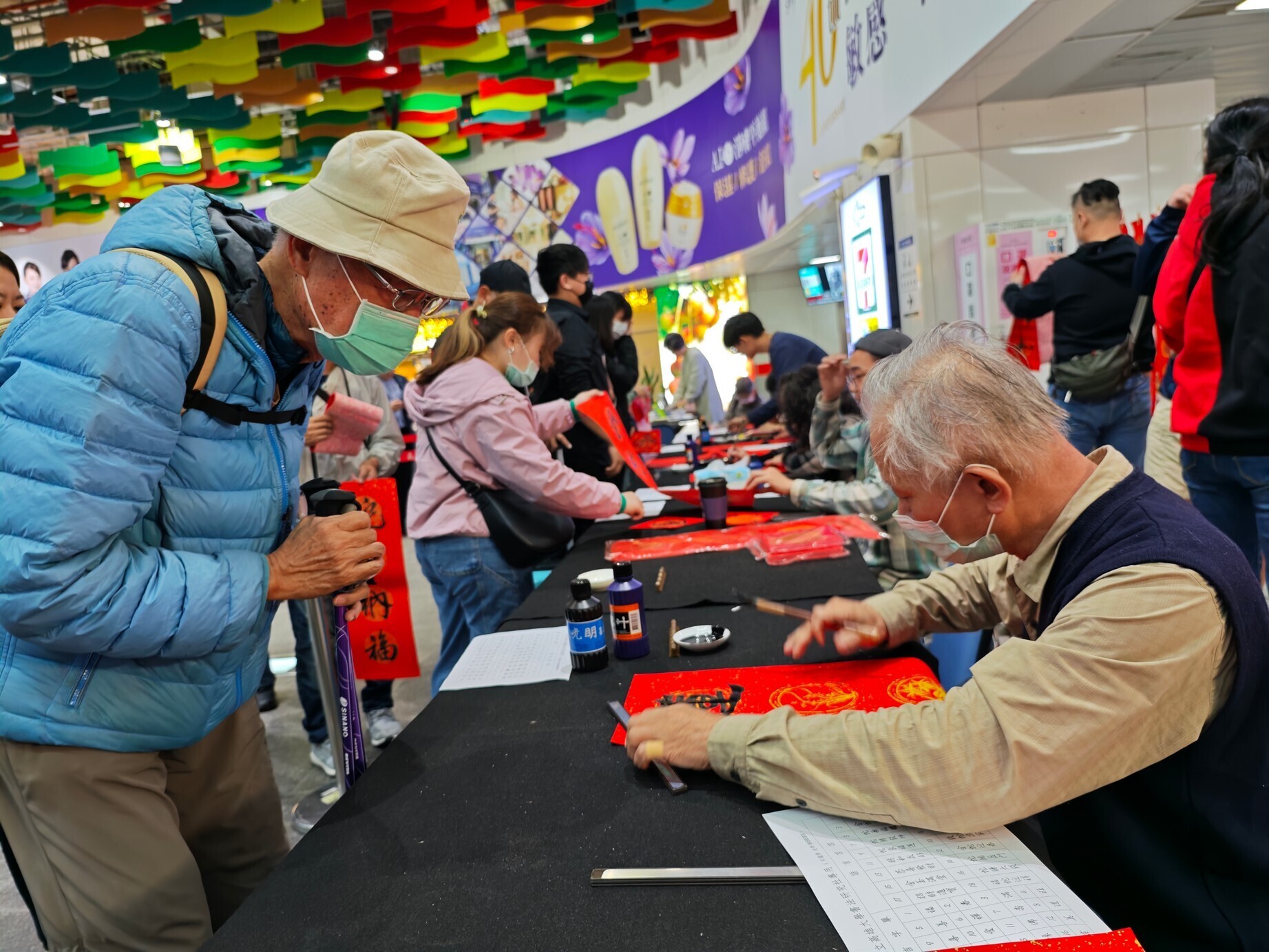 National University of Kaohsiung Faculty and Students Write and Give Away Spring Couplets – First Event Held at Kaohsiung Metro Zuoying Station Concourse. 006Image