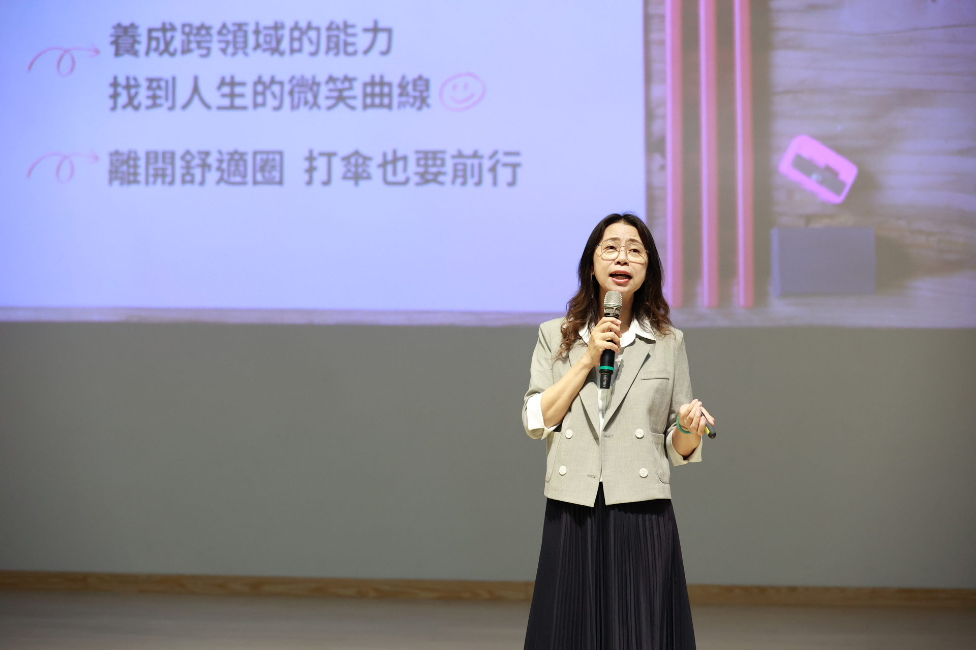高雄大學《卓越講座》邀請星享道酒店集團董事長劉敏瑛專題演講010
