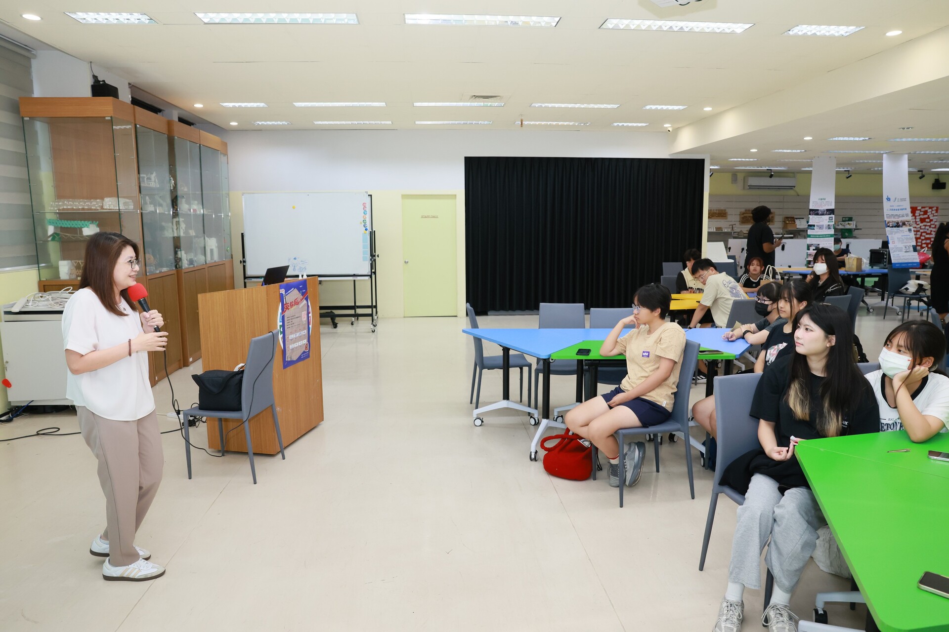 學務處「來高大過暑假－英倫瘋×工藝創作坊」帶領高中生感受大學跨域學習多元樣貌002