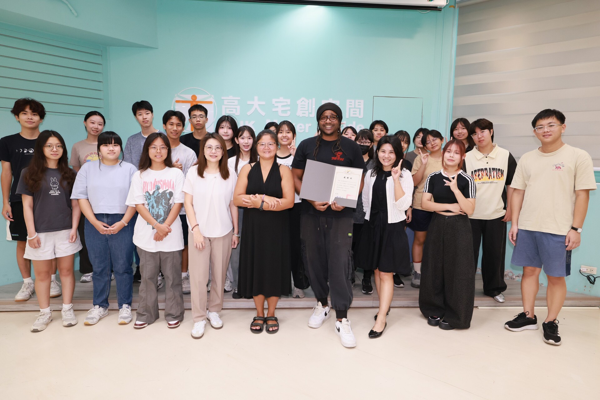 學務處「來高大過暑假－英倫瘋×工藝創作坊」帶領高中生感受大學跨域學習多元樣貌004