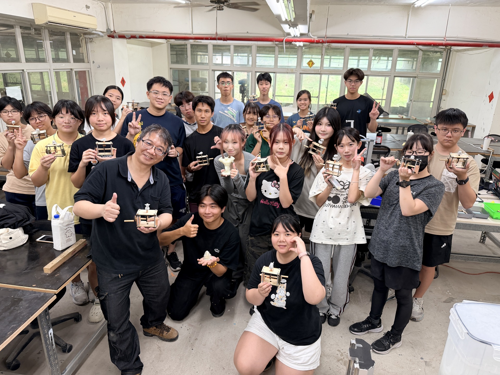 學務處「來高大過暑假－英倫瘋×工藝創作坊」帶領高中生感受大學跨域學習多元樣貌012