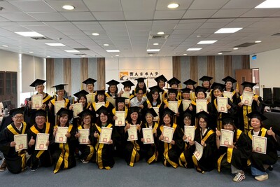 推廣教育中心12日舉辦「樂齡大學」結業典禮