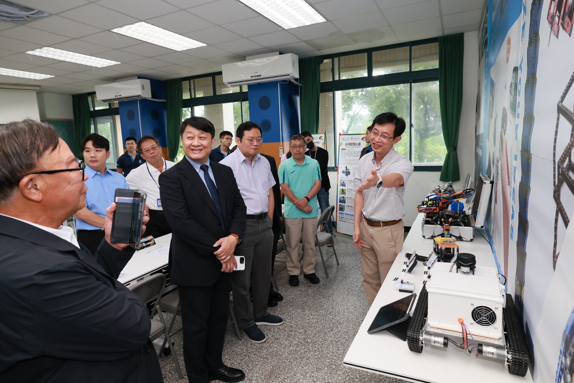 高雄大學攜手祥儀基金會_打造AI機器人實作基地005